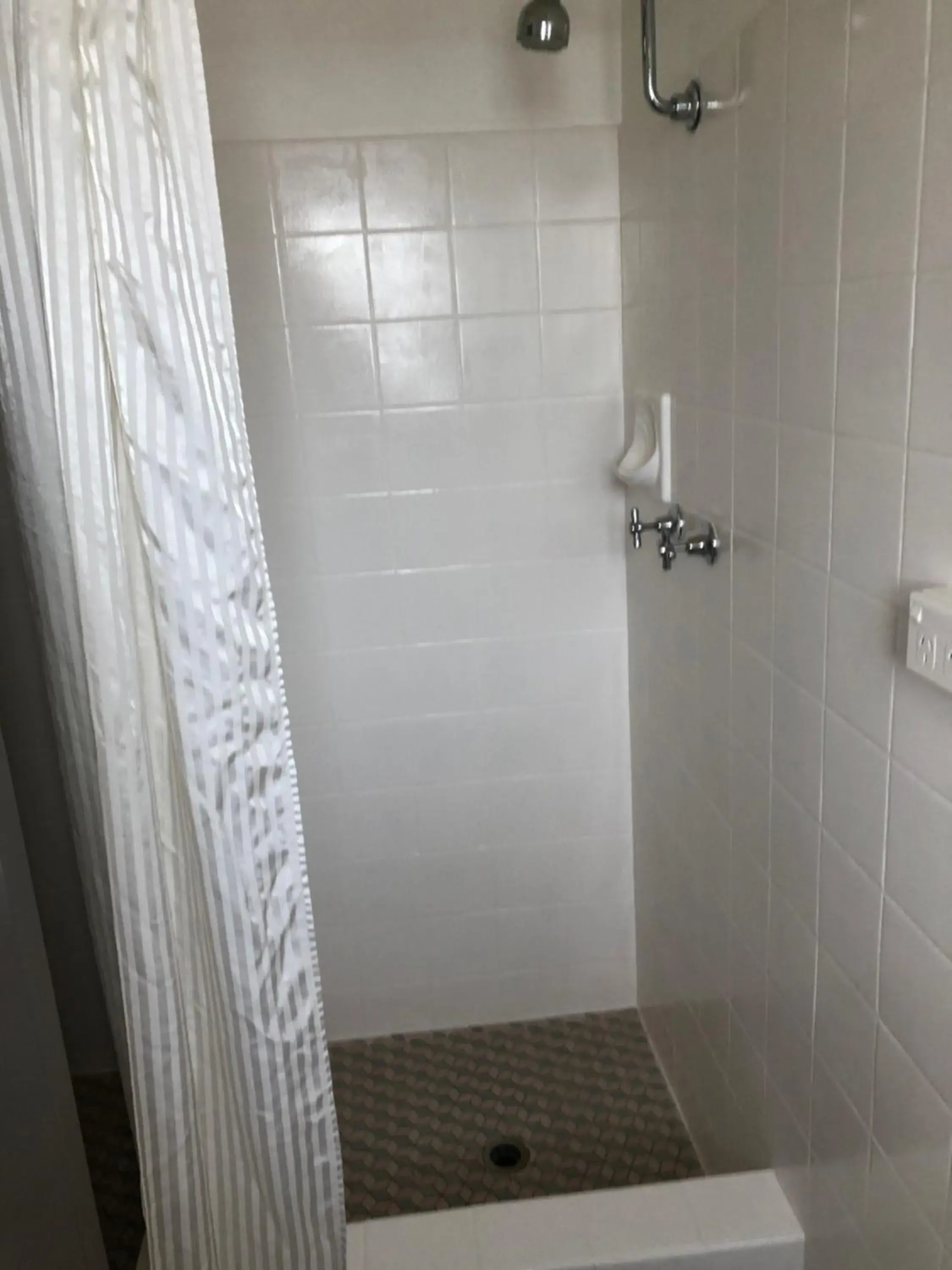 Shower, Bathroom in Inverell Motel