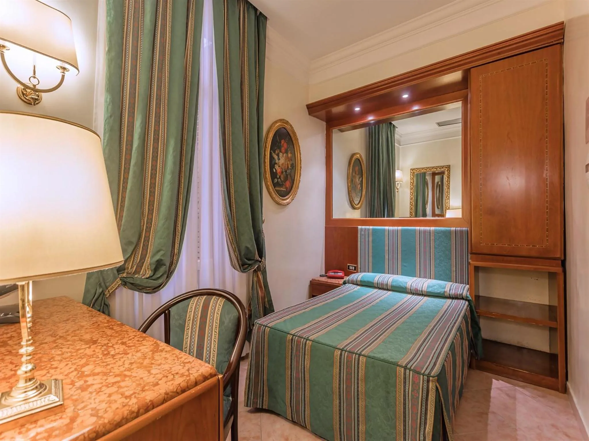 Bedroom, Bed in Raeli Hotel Luce