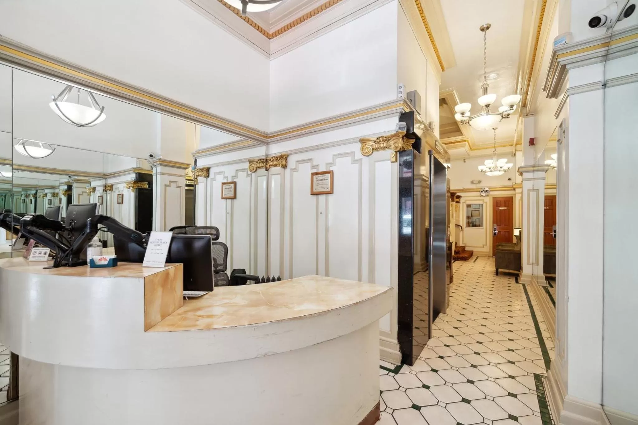 Lobby or reception in Union Square Plaza Hotel
