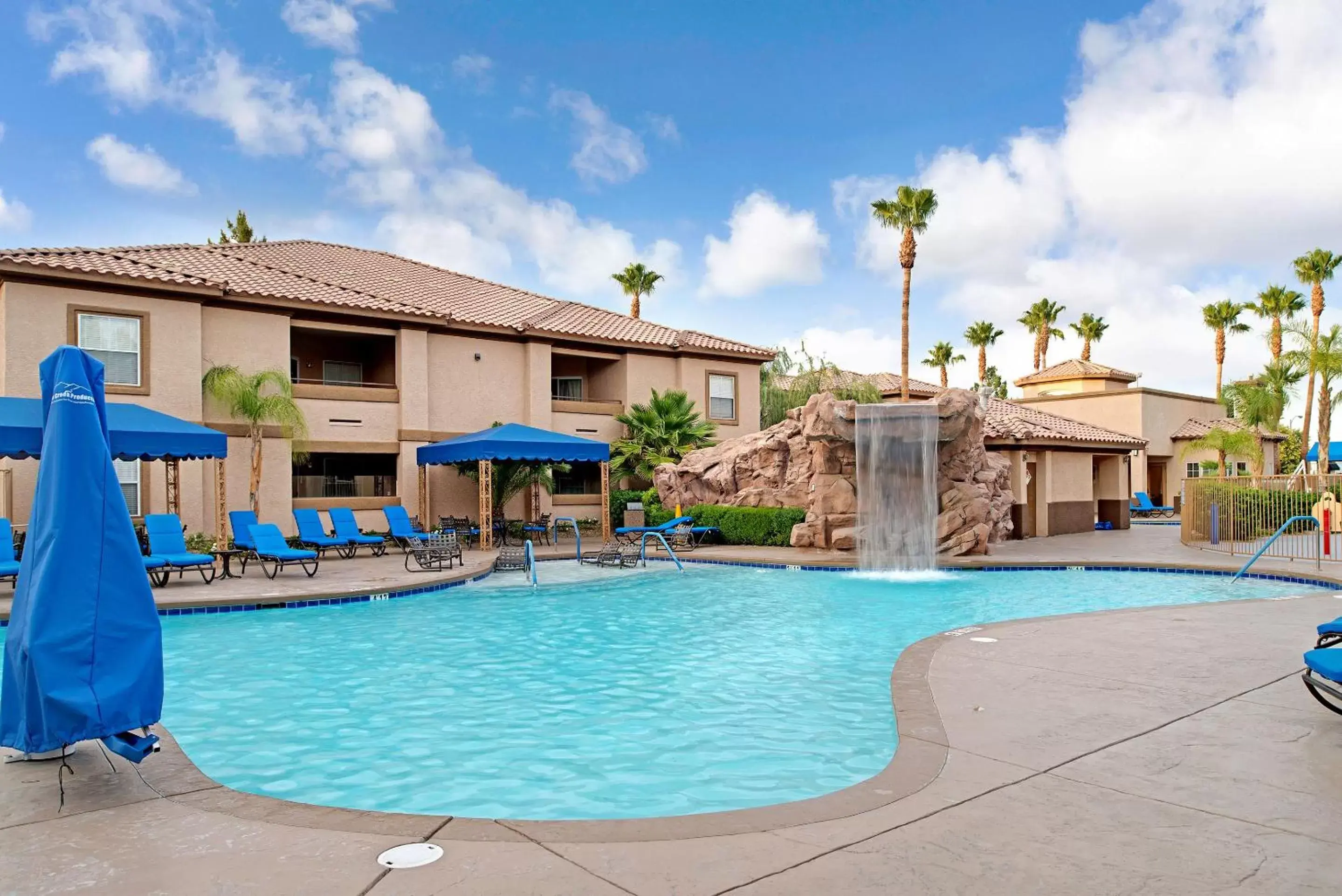 Swimming pool, Property Building in Hilton Vacation Club Desert Retreat Las Vegas