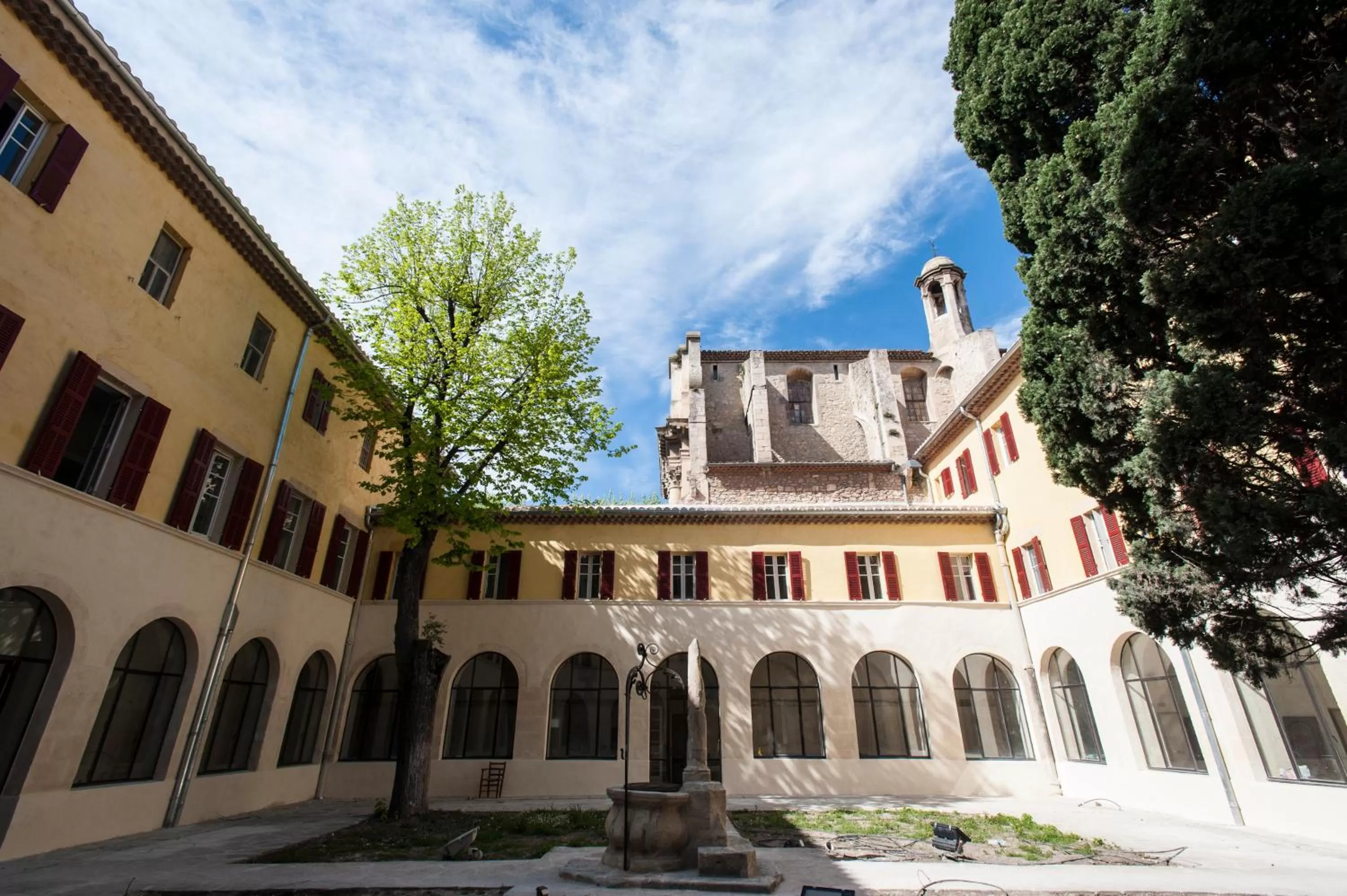 Facade/entrance in Hôtel & Spa Jules César Arles - MGallery Hotel Collection