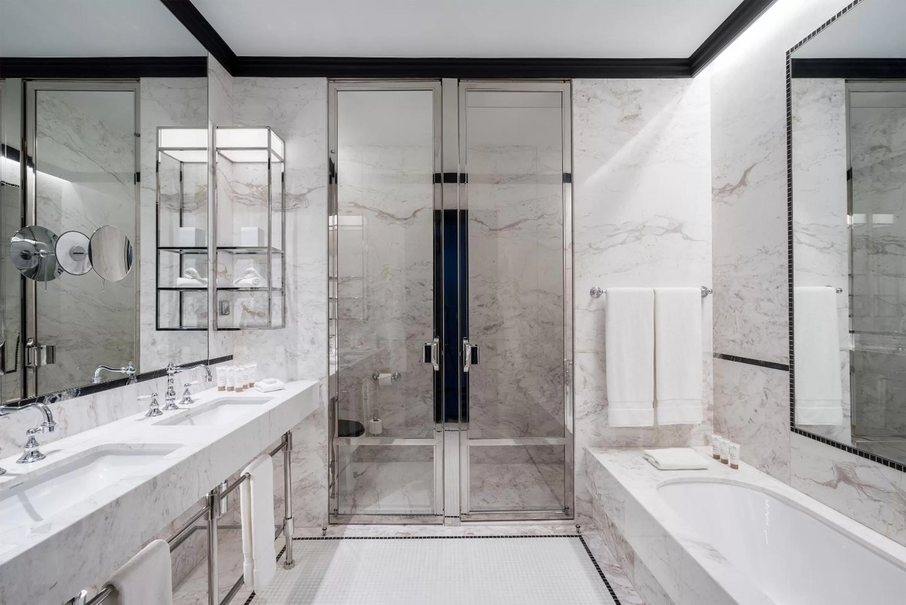 Bathroom in Maison Albar - Le Monumental Palace