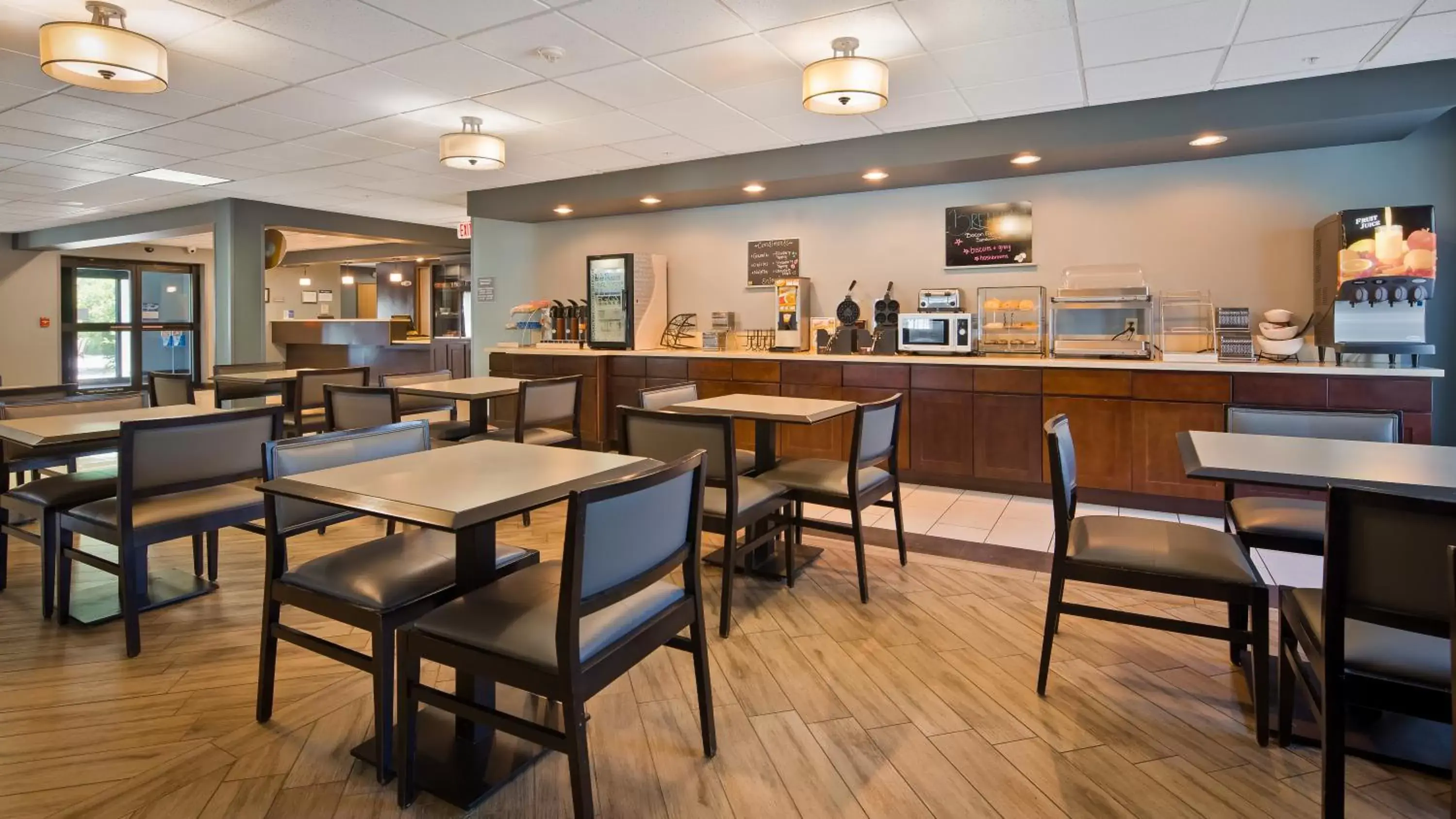 Buffet breakfast, Restaurant/Places to Eat in Best Western Plus Coldwater Hotel