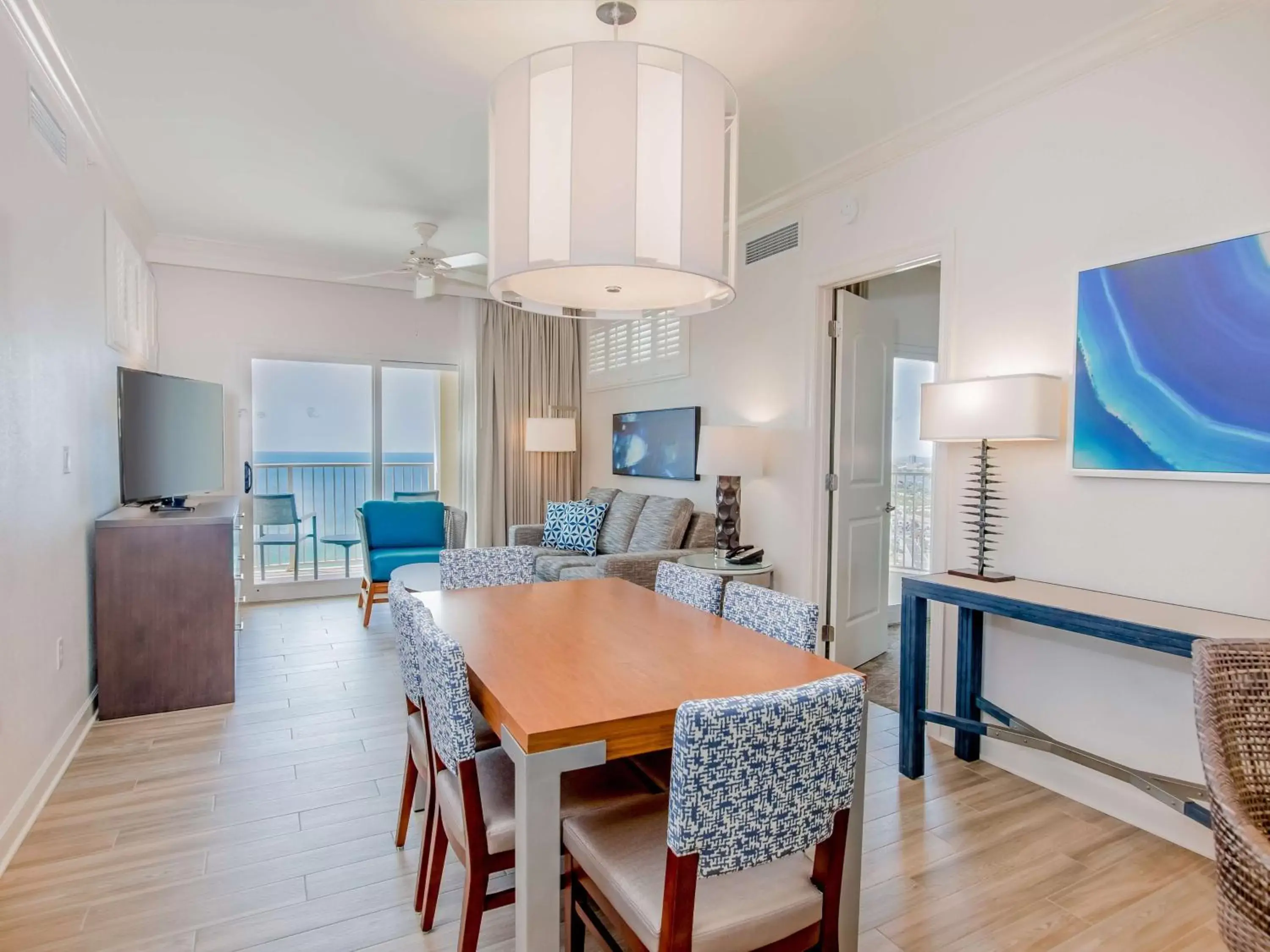 Living room, Dining Area in Hilton Pensacola Beach