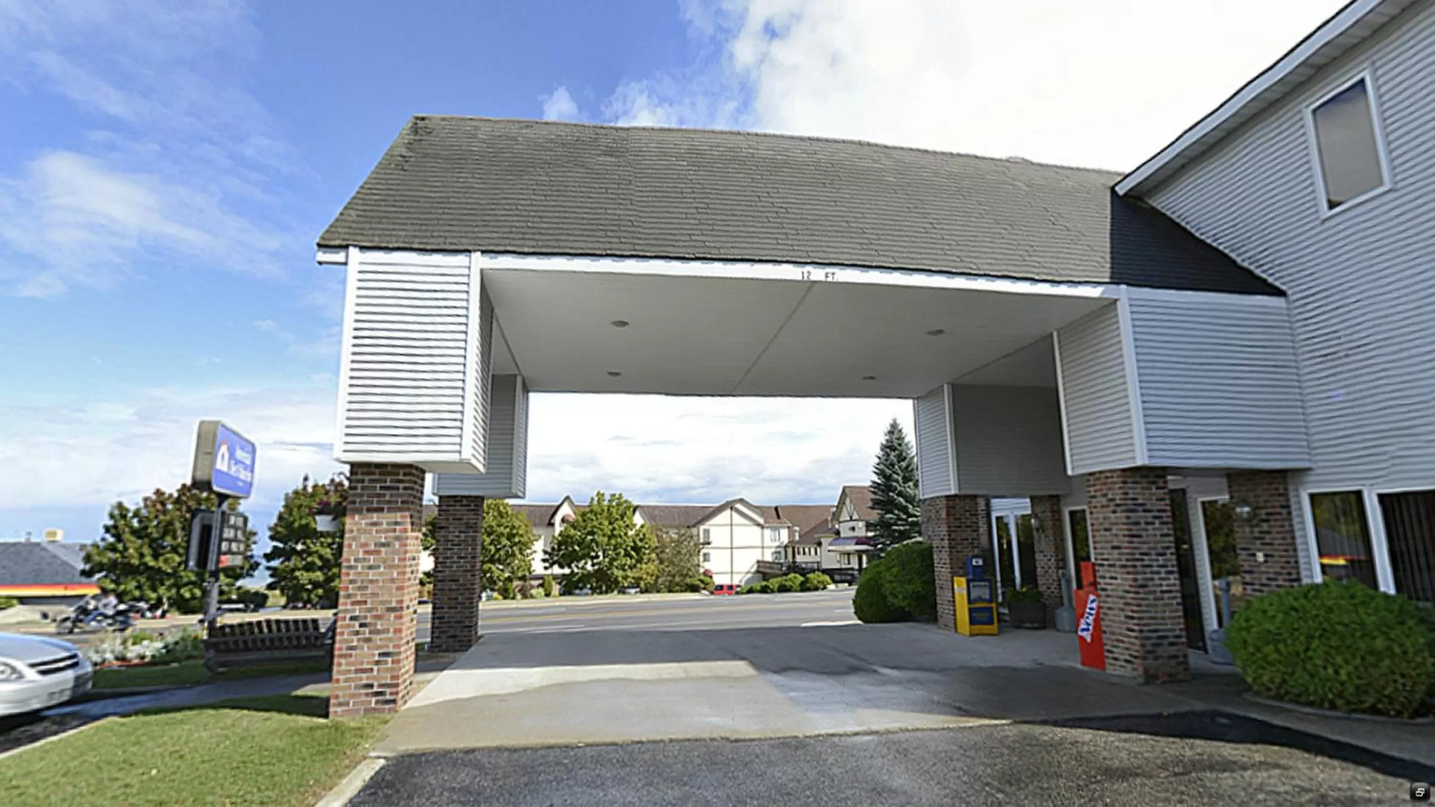Facade/entrance in Americas Best Value Inn Saint Ignace