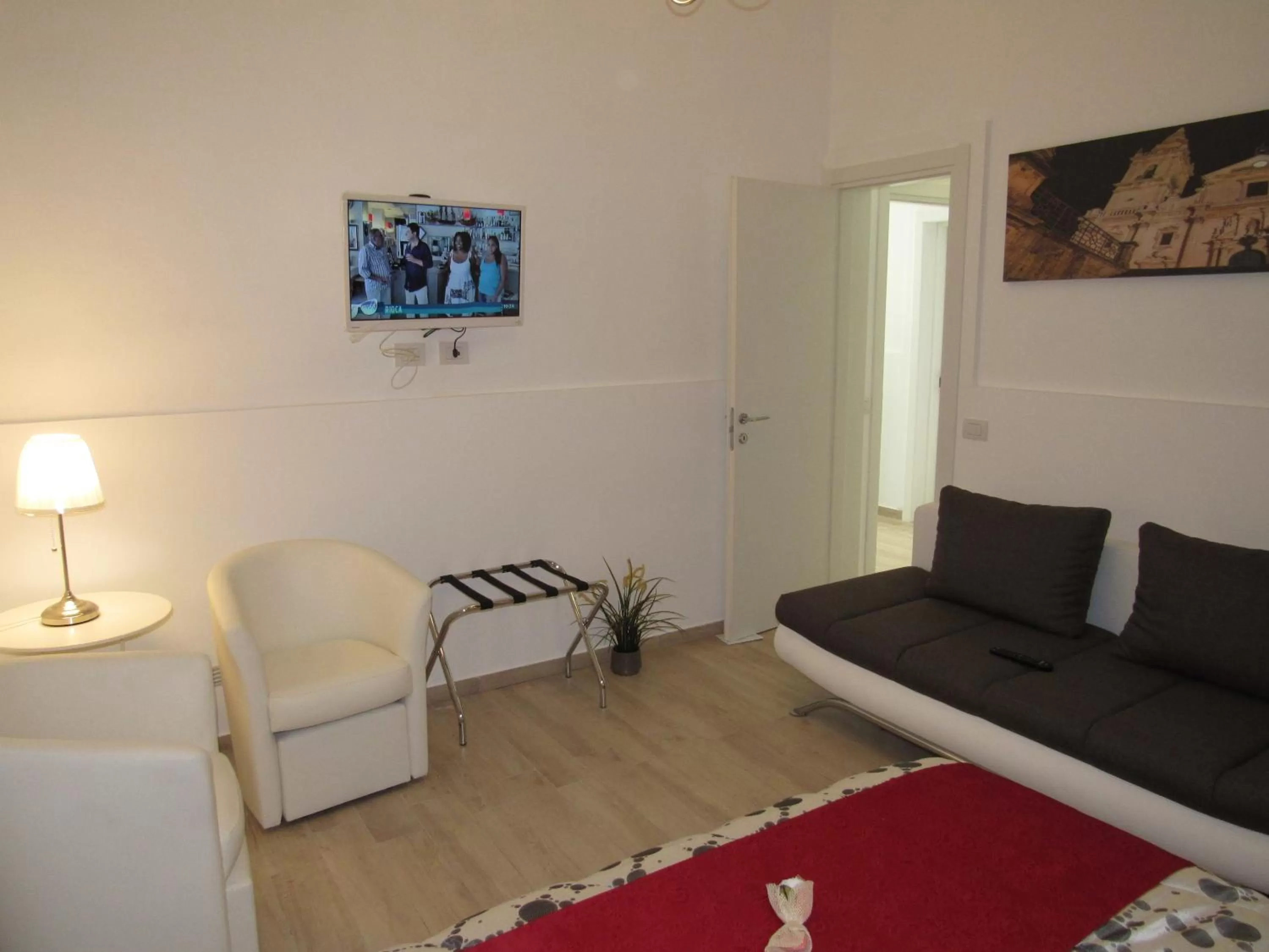 Photo of the whole room, Seating Area in La Voce del Violino