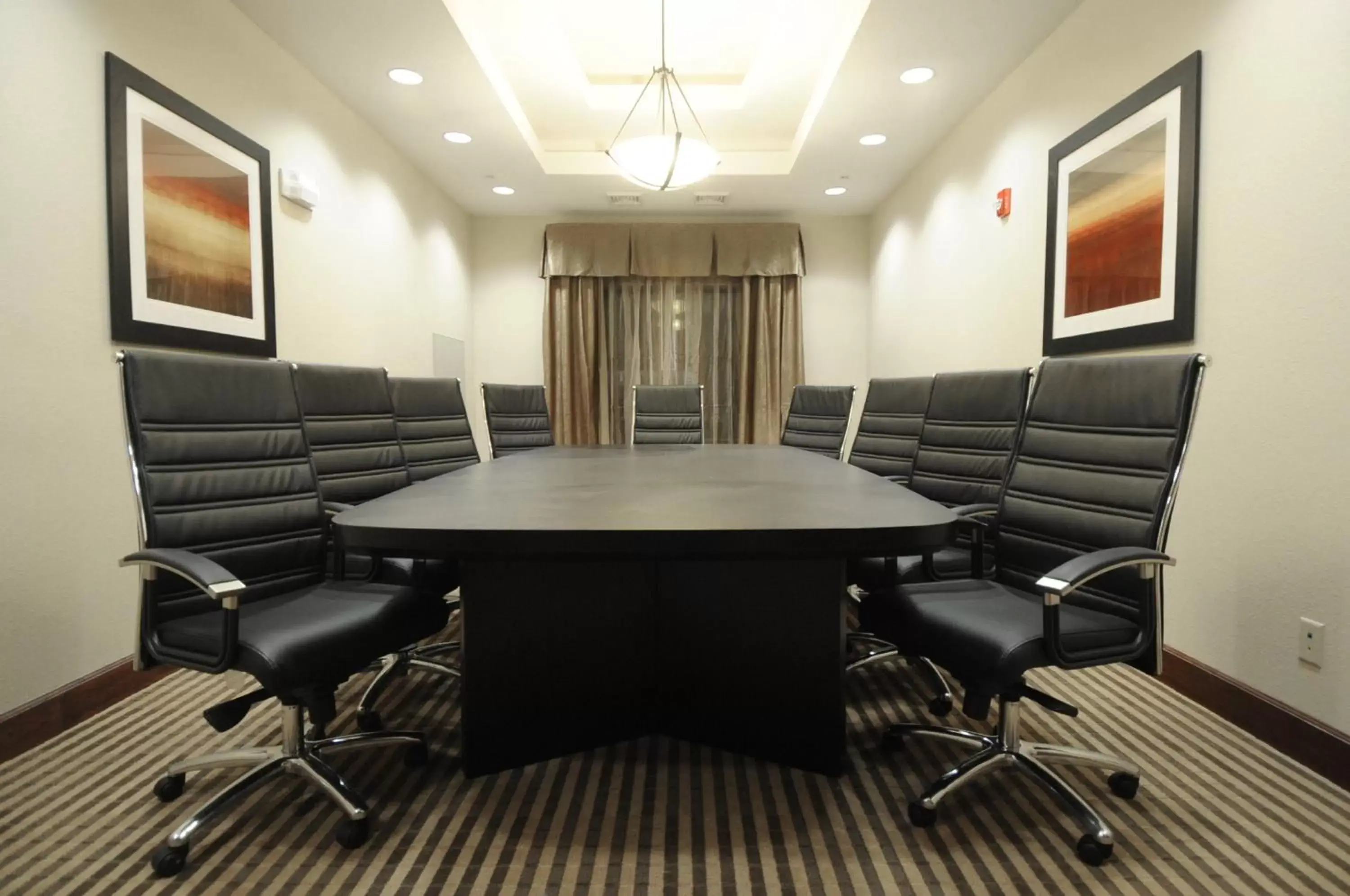 Meeting/conference room in Holiday Inn Express Somerset, an IHG Hotel