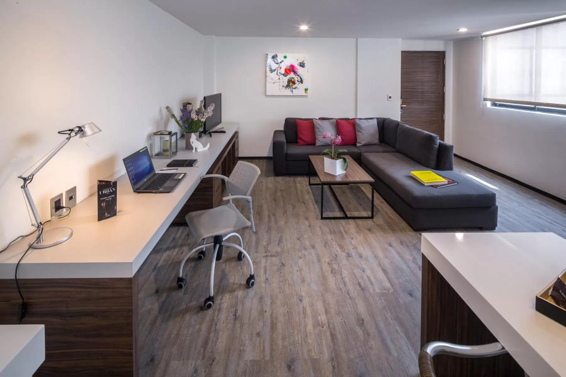 Photo of the whole room in FlowSuites WTC