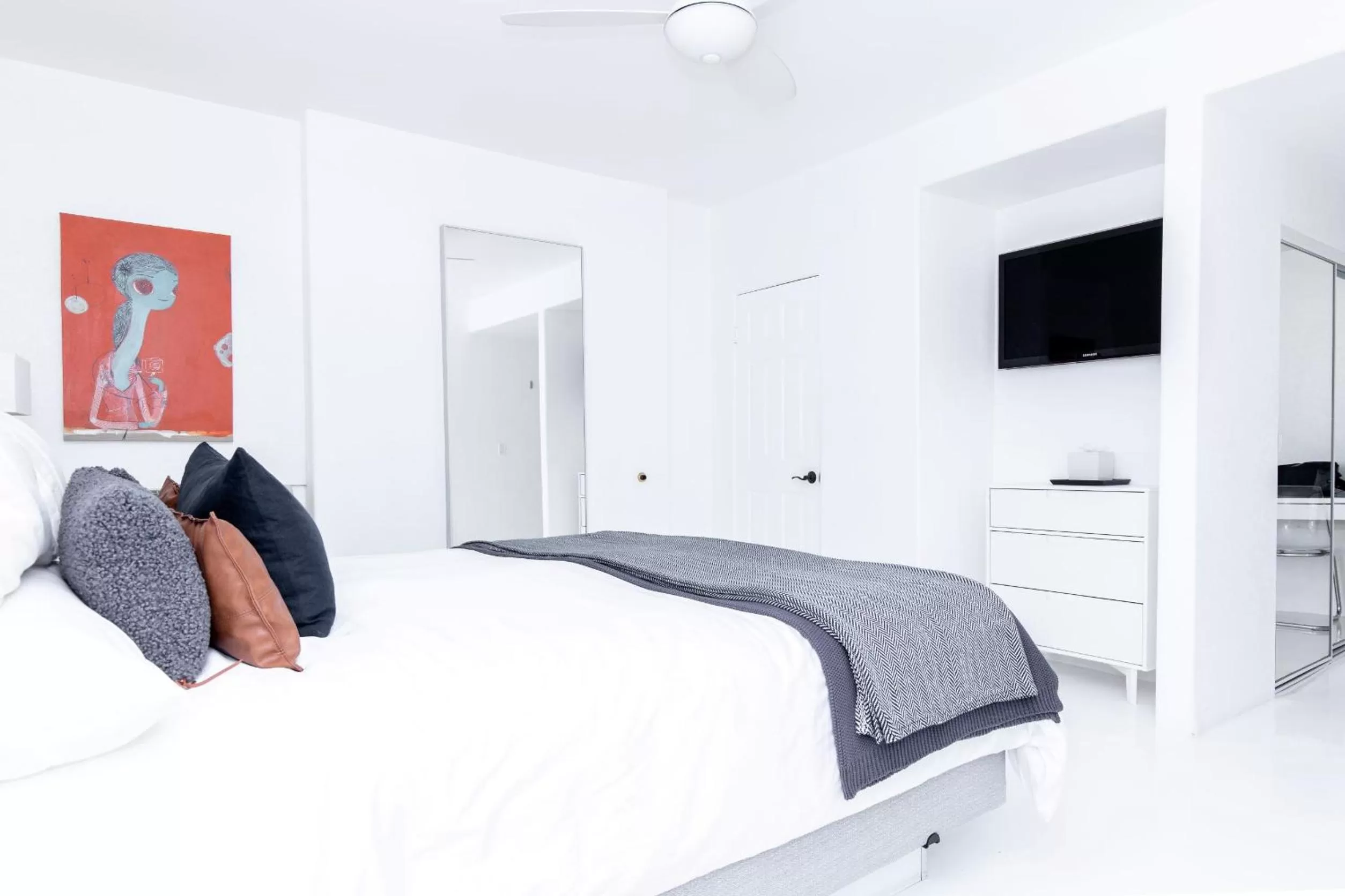 Bed in Alcazar Palm Springs