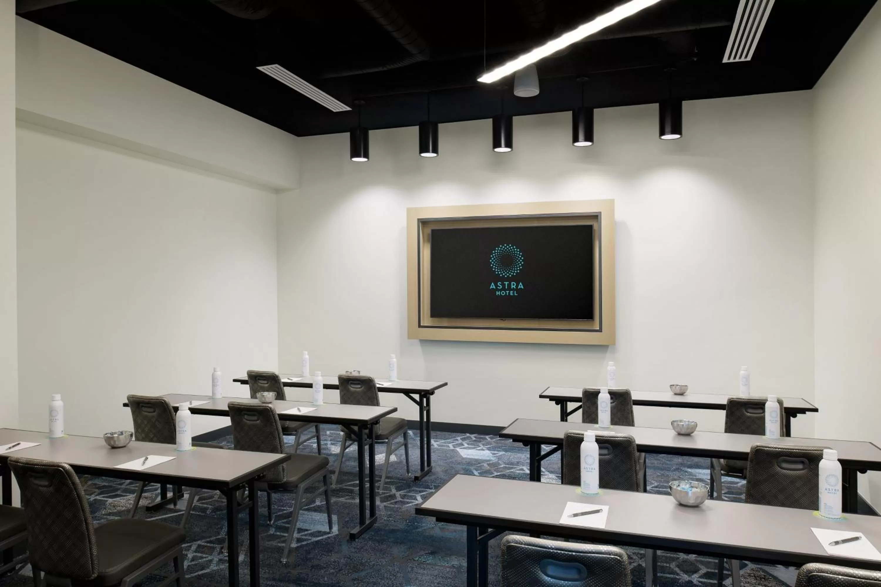 Meeting/conference room in Astra Hotel, Seattle, a Tribute Portfolio Hotel