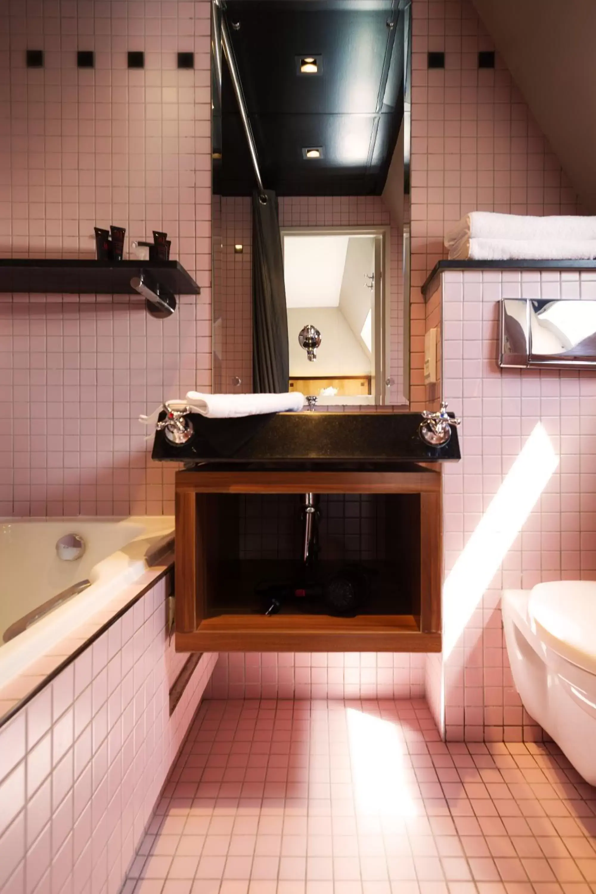 Bathroom in Chateaudun Opéra