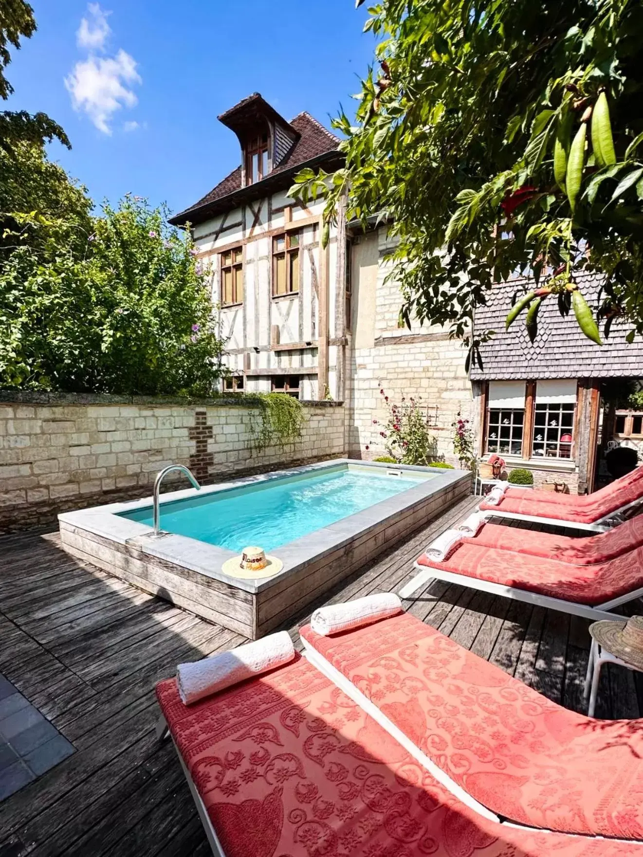 Swimming Pool in Le Champ des Oiseaux & Spa