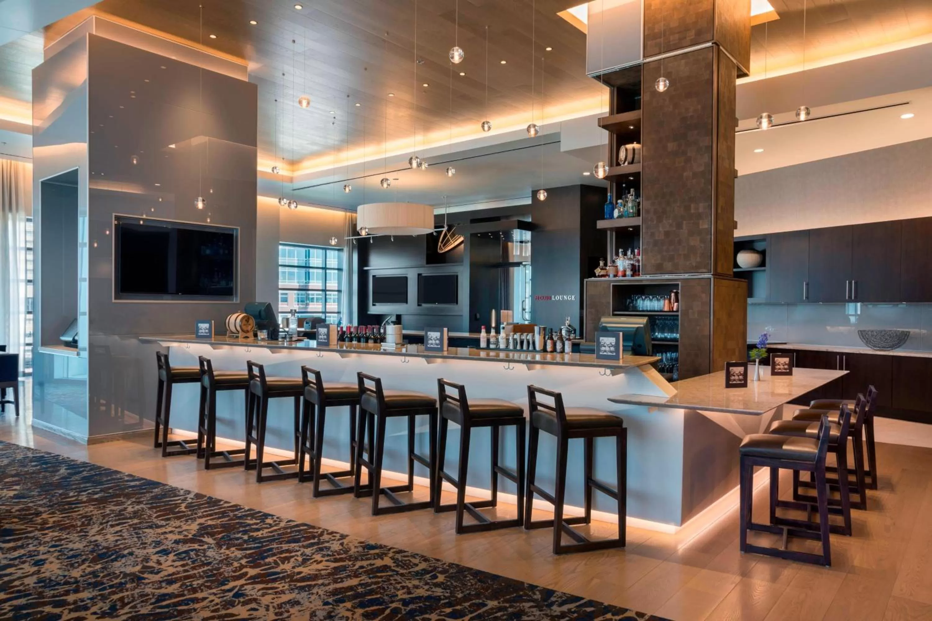 Lounge or bar in Buffalo Marriott at LECOM HARBORCENTER