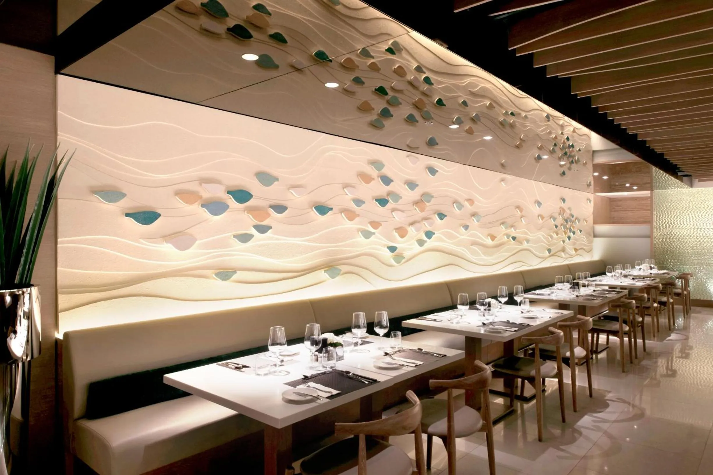 Restaurant/places to eat in Nina Hotel Island South