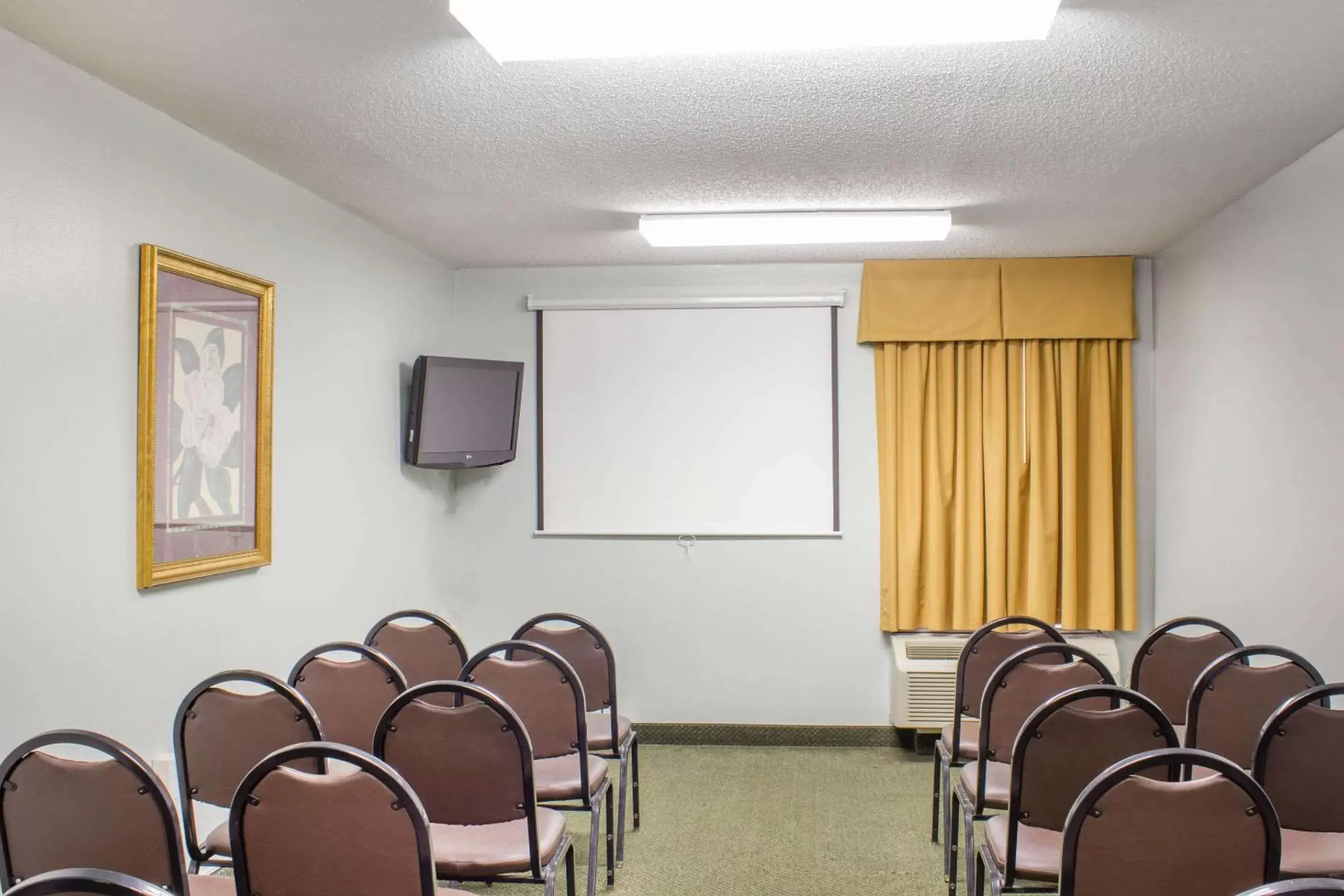 Meeting/conference room in Econo Lodge Raleigh near Walnut Creek Amphitheatre
