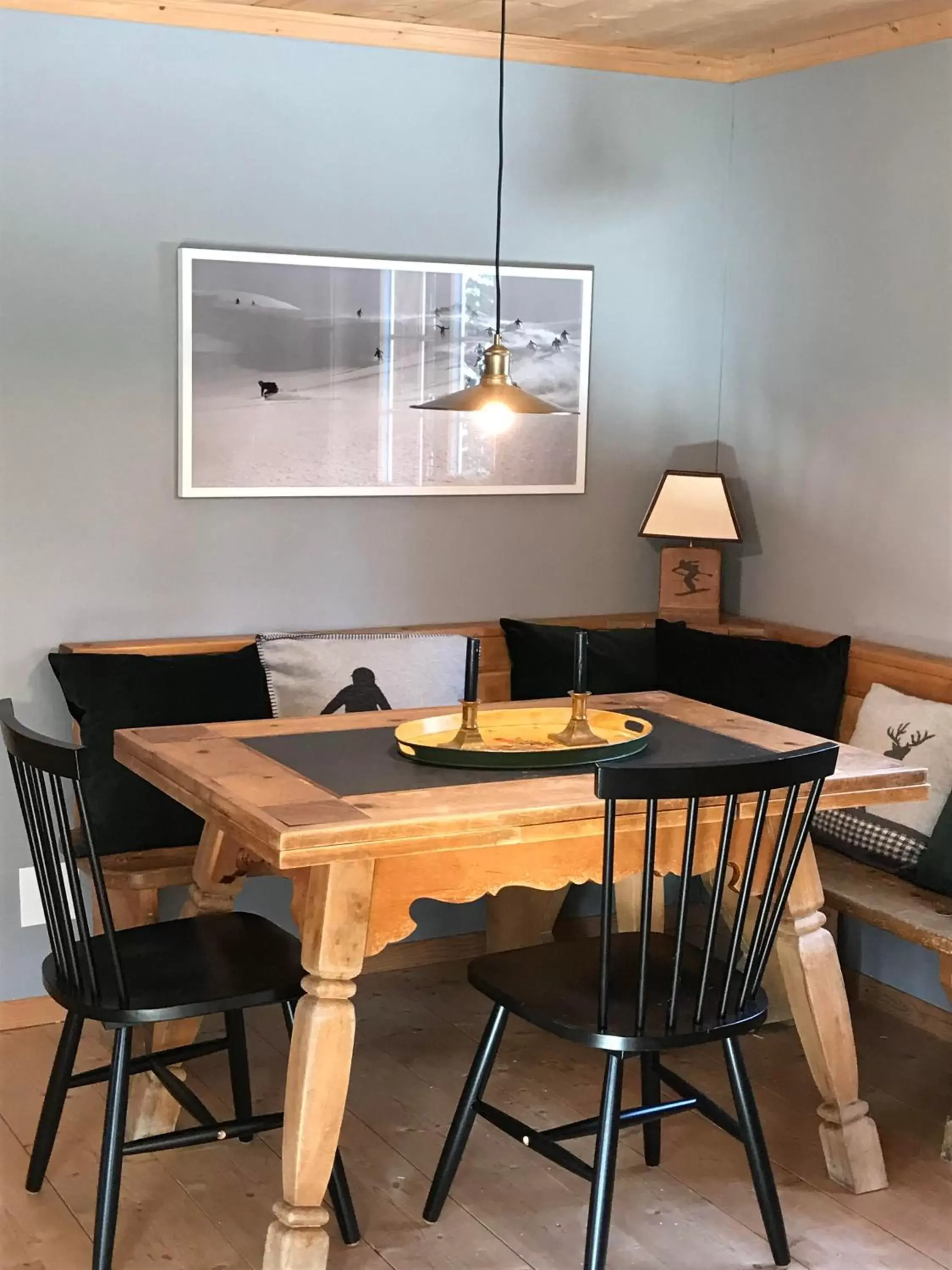 Dining Area in Berghaus Alpenrösli