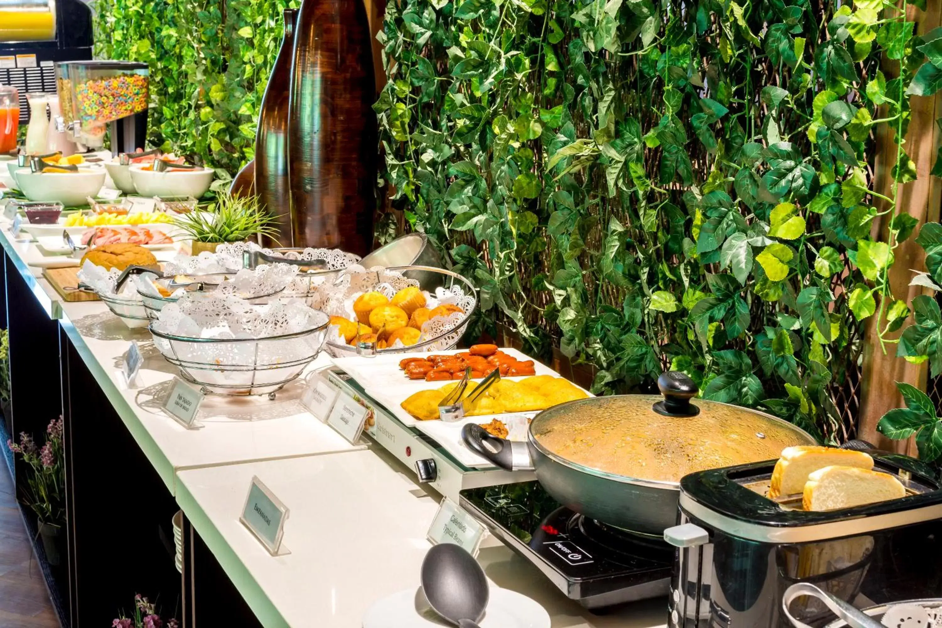 Buffet breakfast in GHL Hotel Portón Medellín