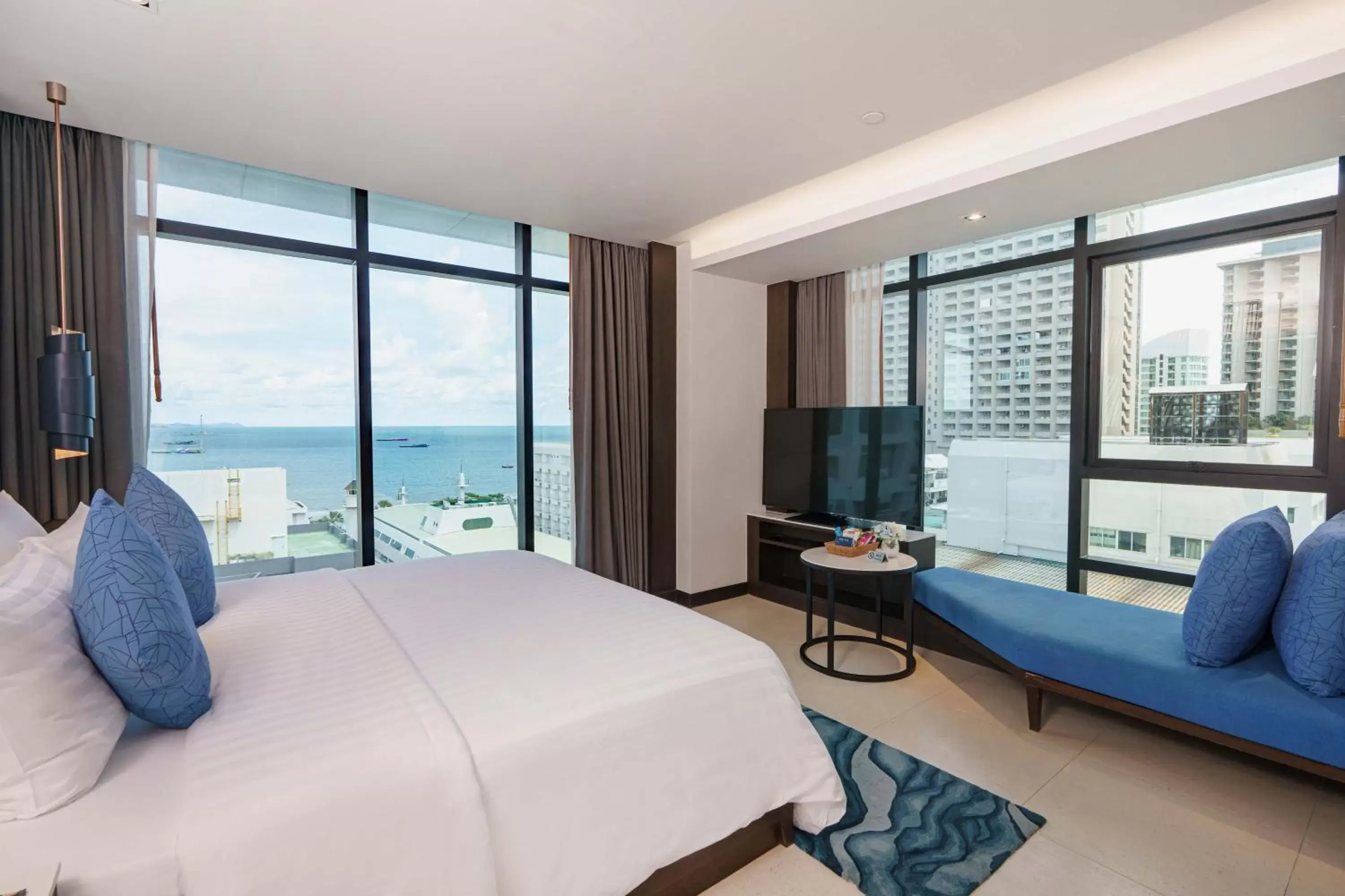 TV and multimedia, Sea View in Mytt Hotel Pattaya - SHA Extra Plus