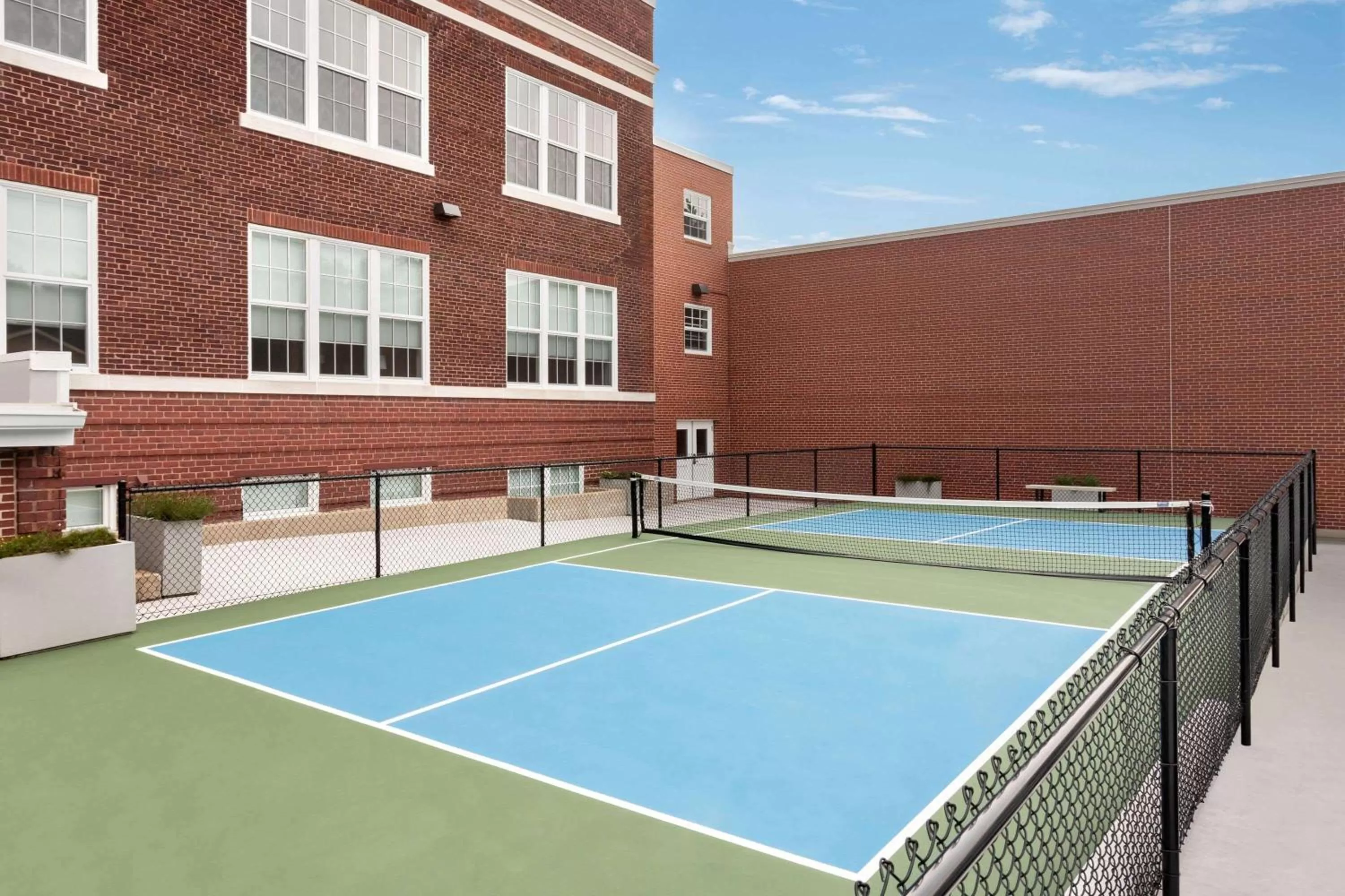 Tennis court in Leavenworth Local Hotel