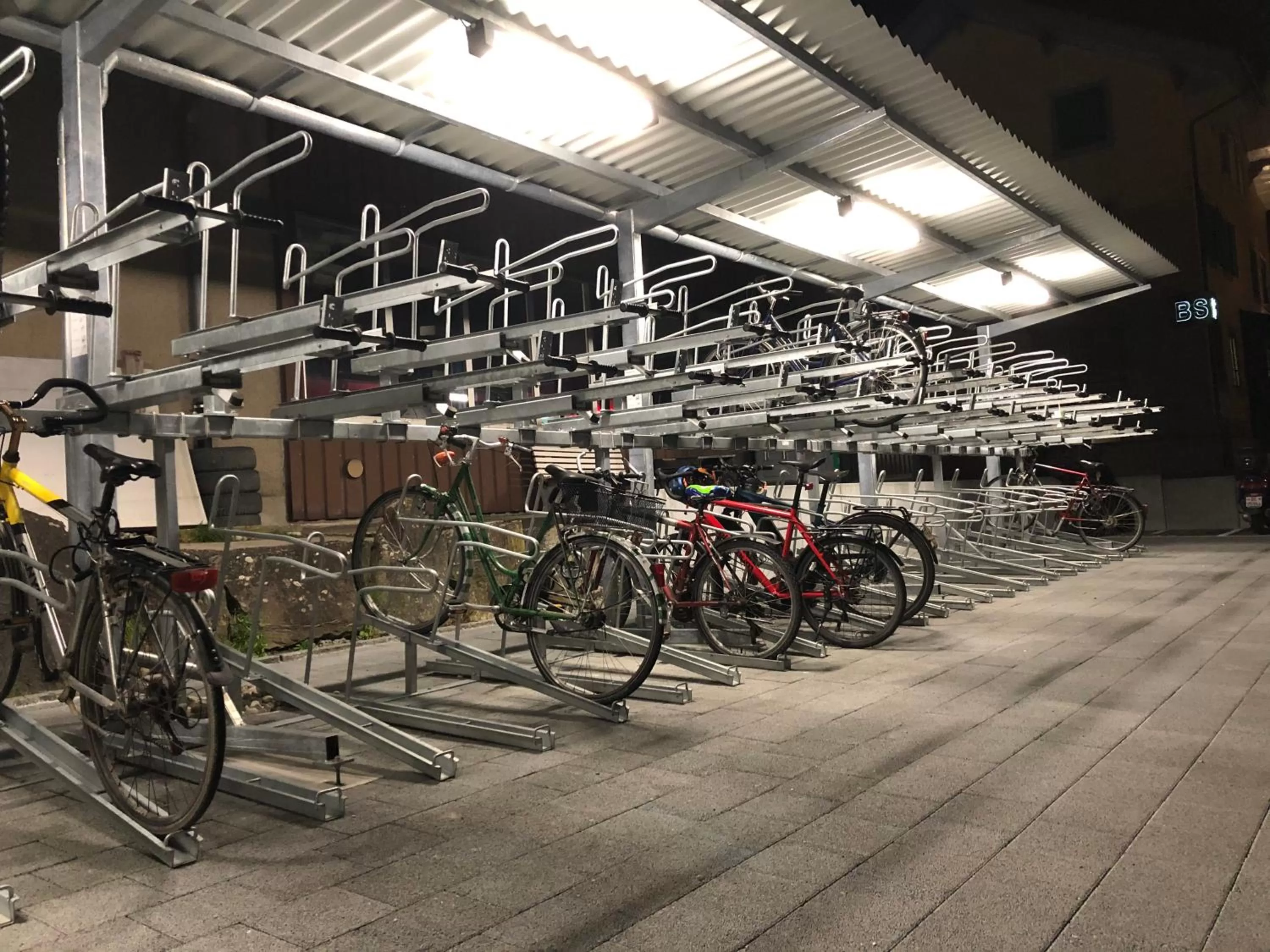 Cycling in Boutique Hotel BS16 before Bern City Parking gratis