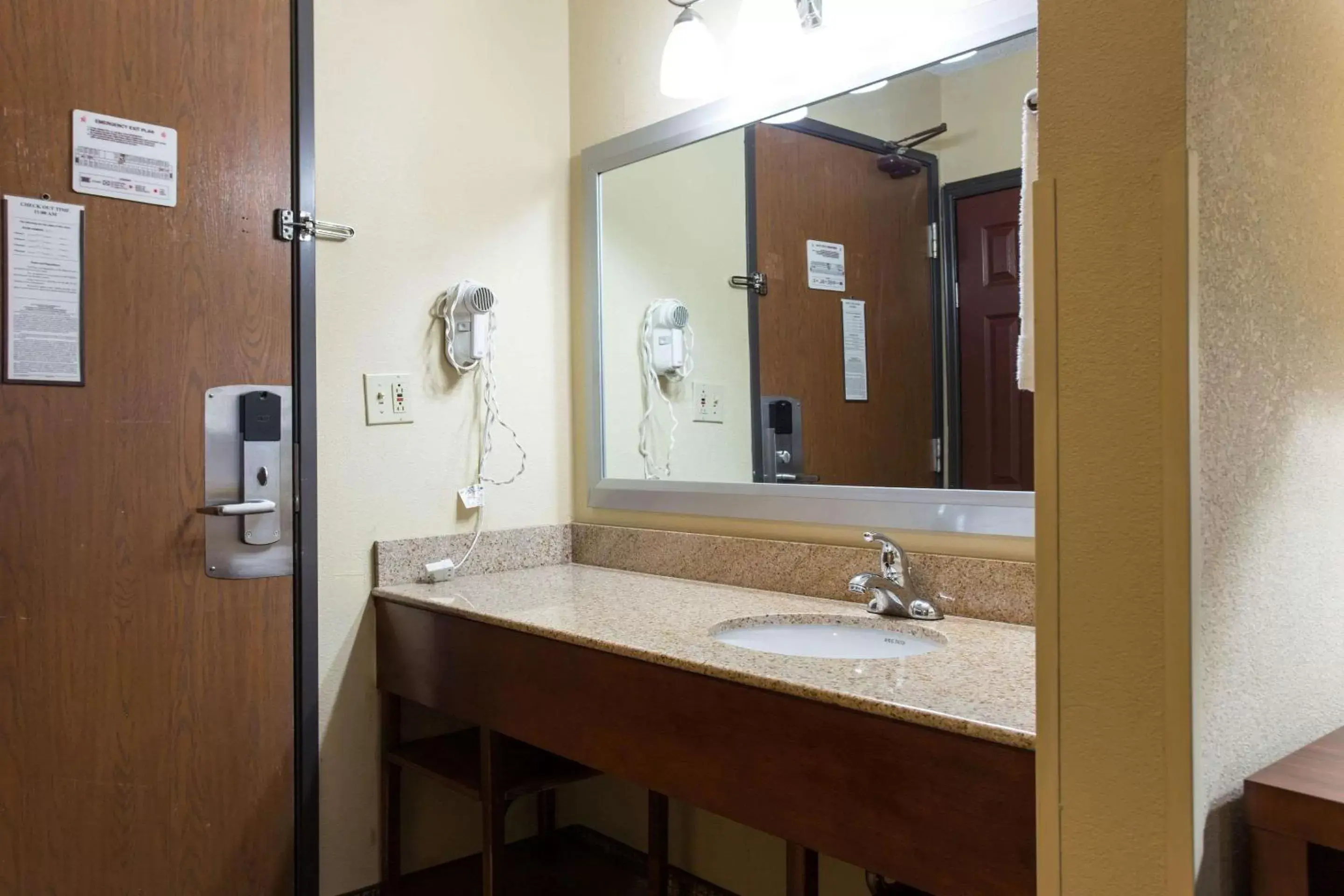Bathroom in Comfort Inn Columbia -Bush River