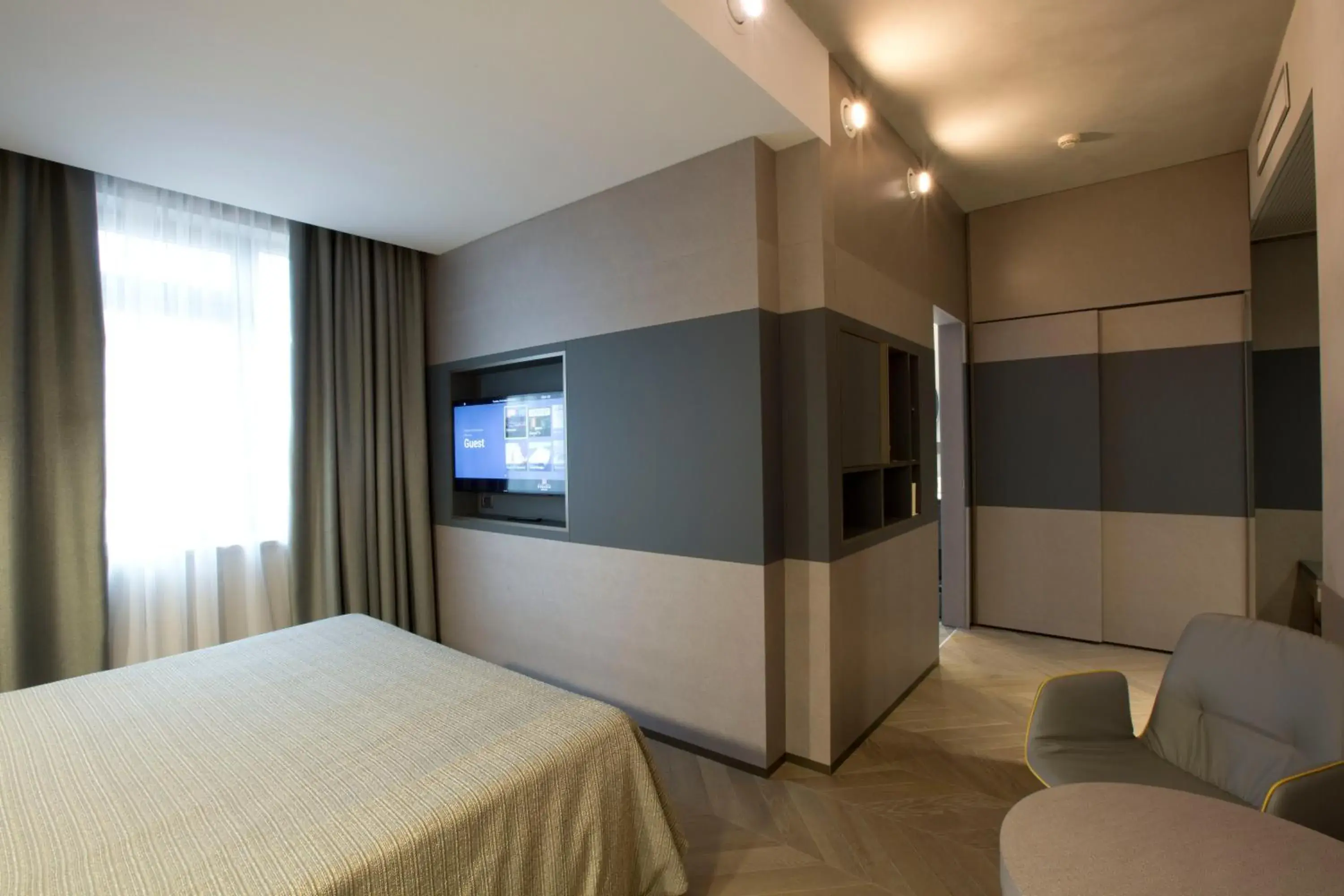 Bed, TV/Entertainment Center in Palace Hotel Moderno