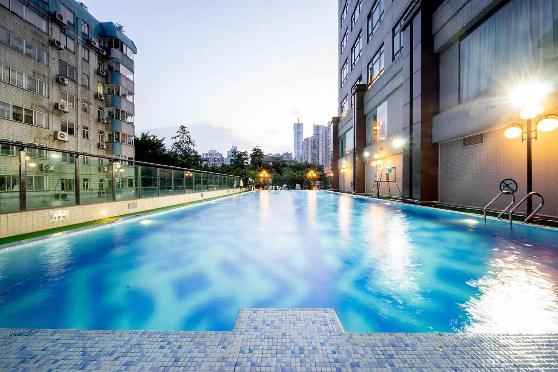 Swimming Pool in Grand International Hotel