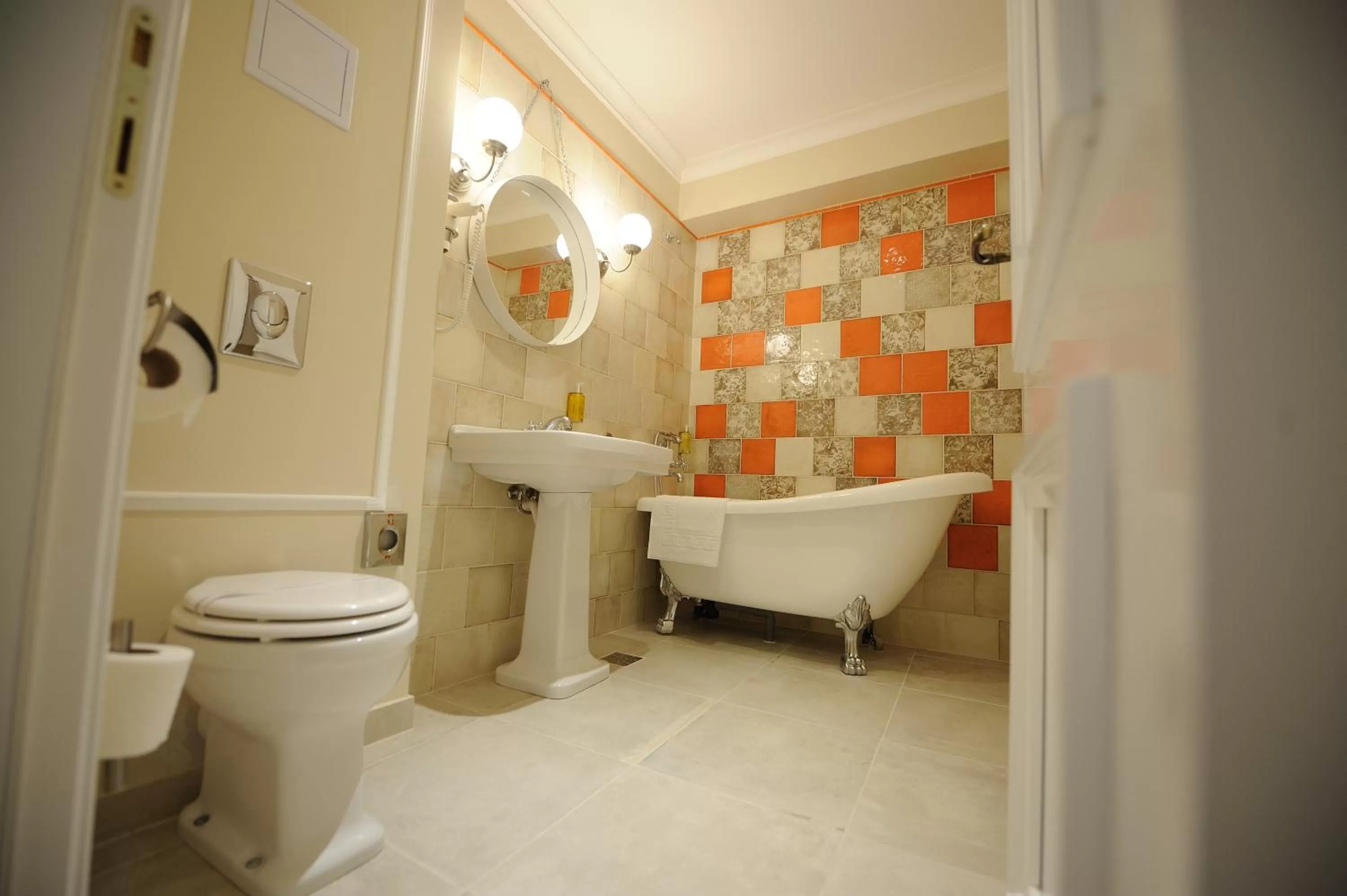 Bath in Hotel Splendid 1900