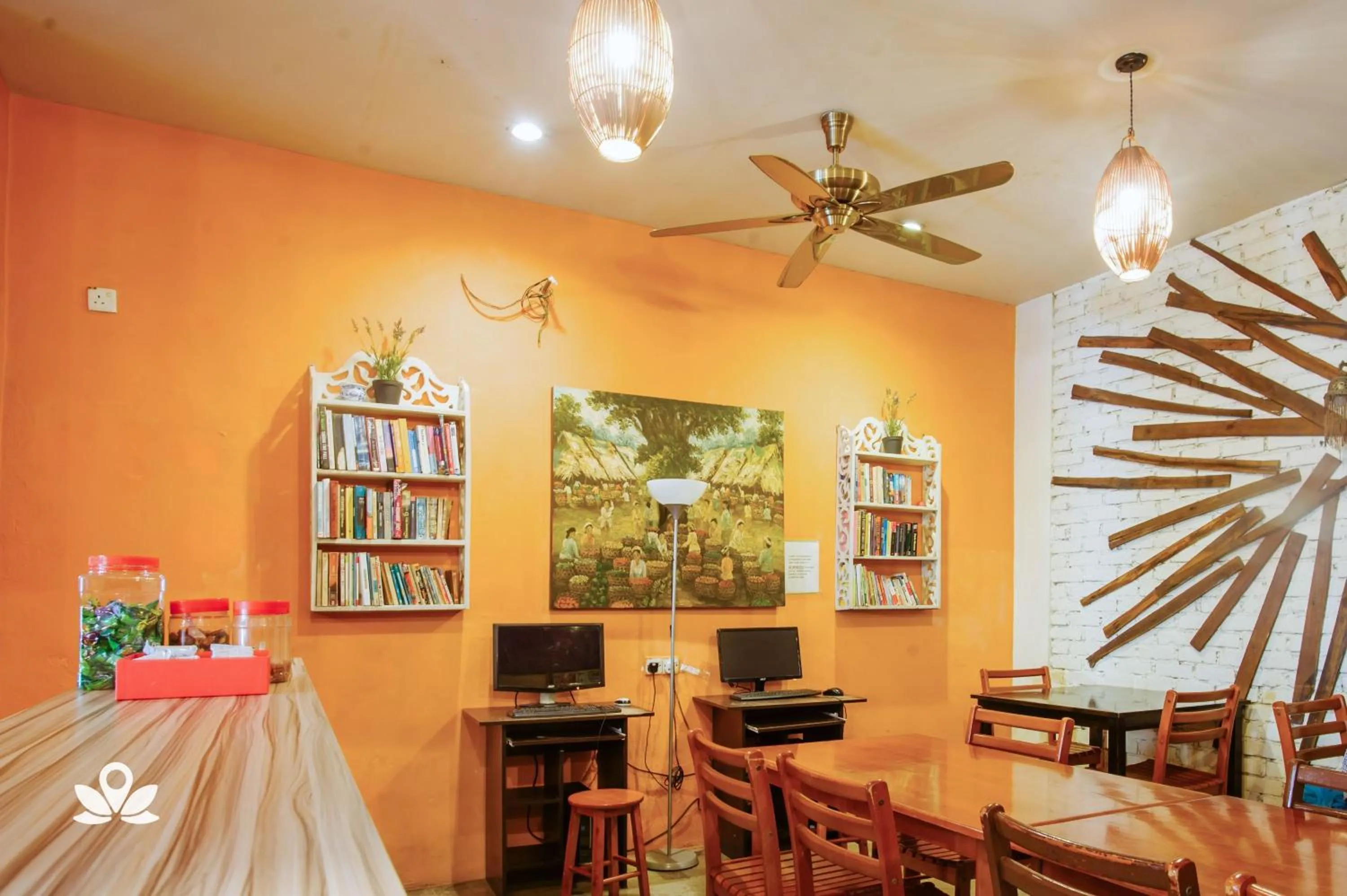 Restaurant/places to eat in The Explorers Guesthouse and Hostel