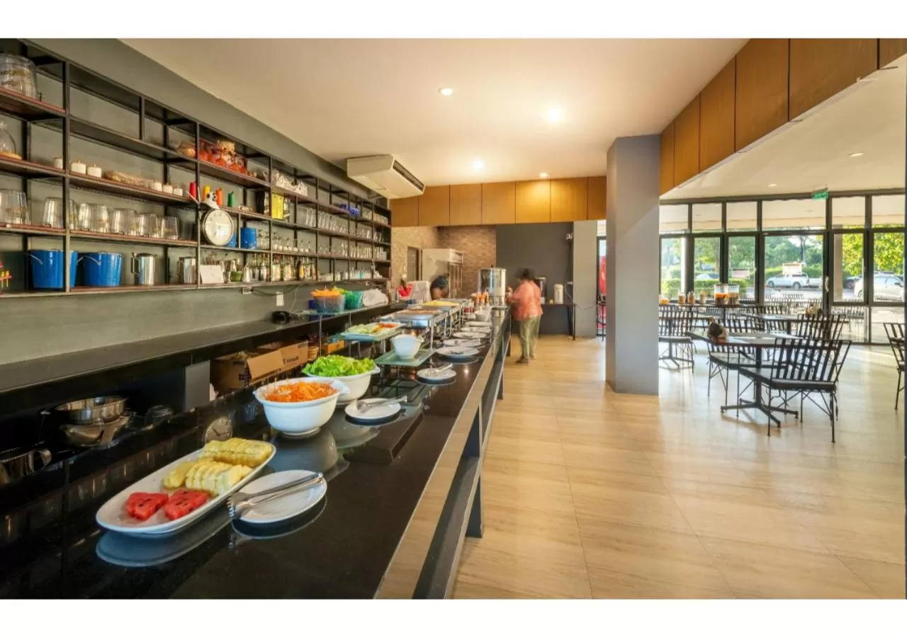 Restaurant/places to eat in The Wind Hotel