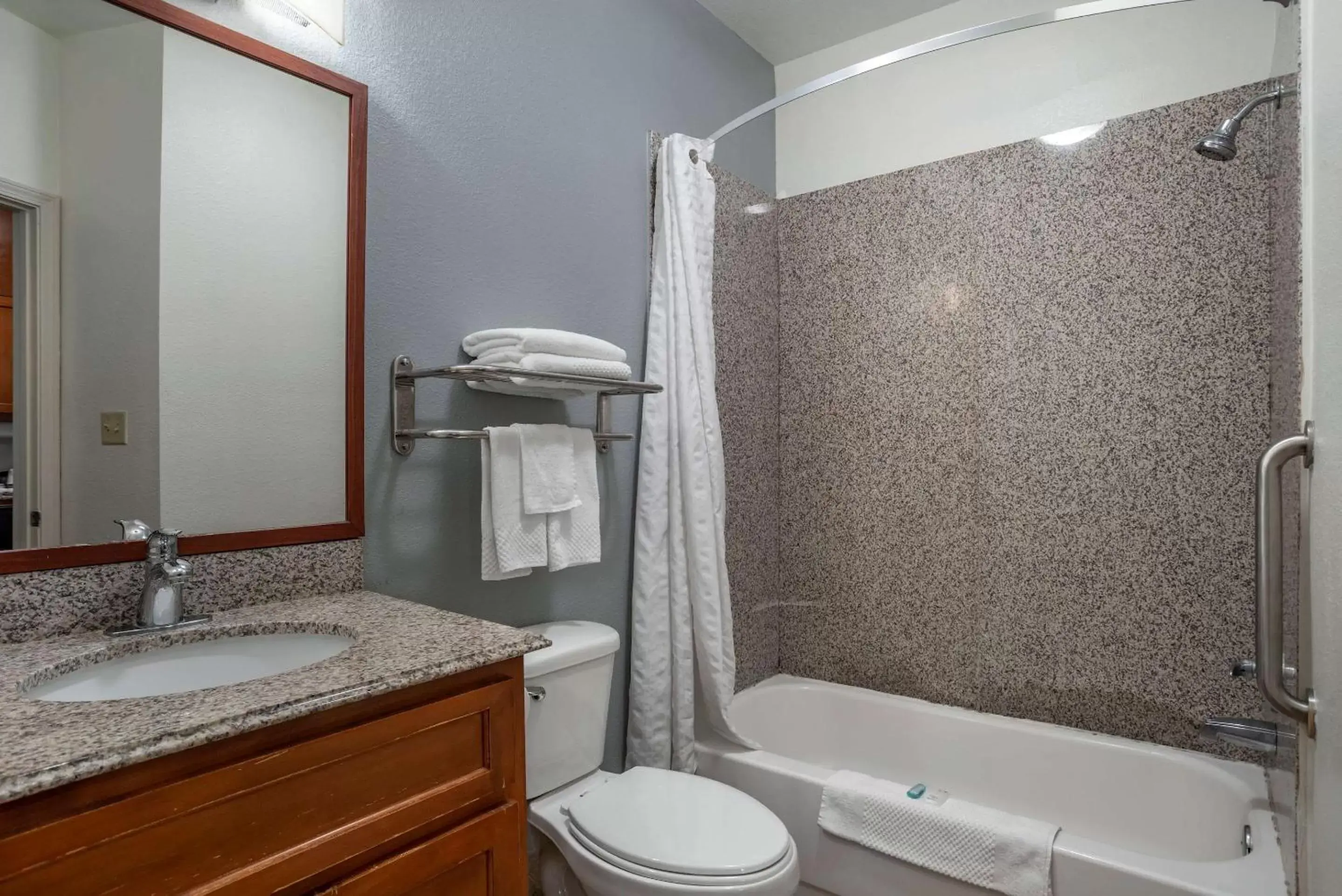 Bedroom, Bathroom in MainStay Suites Denham Springs - Baton Rouge East