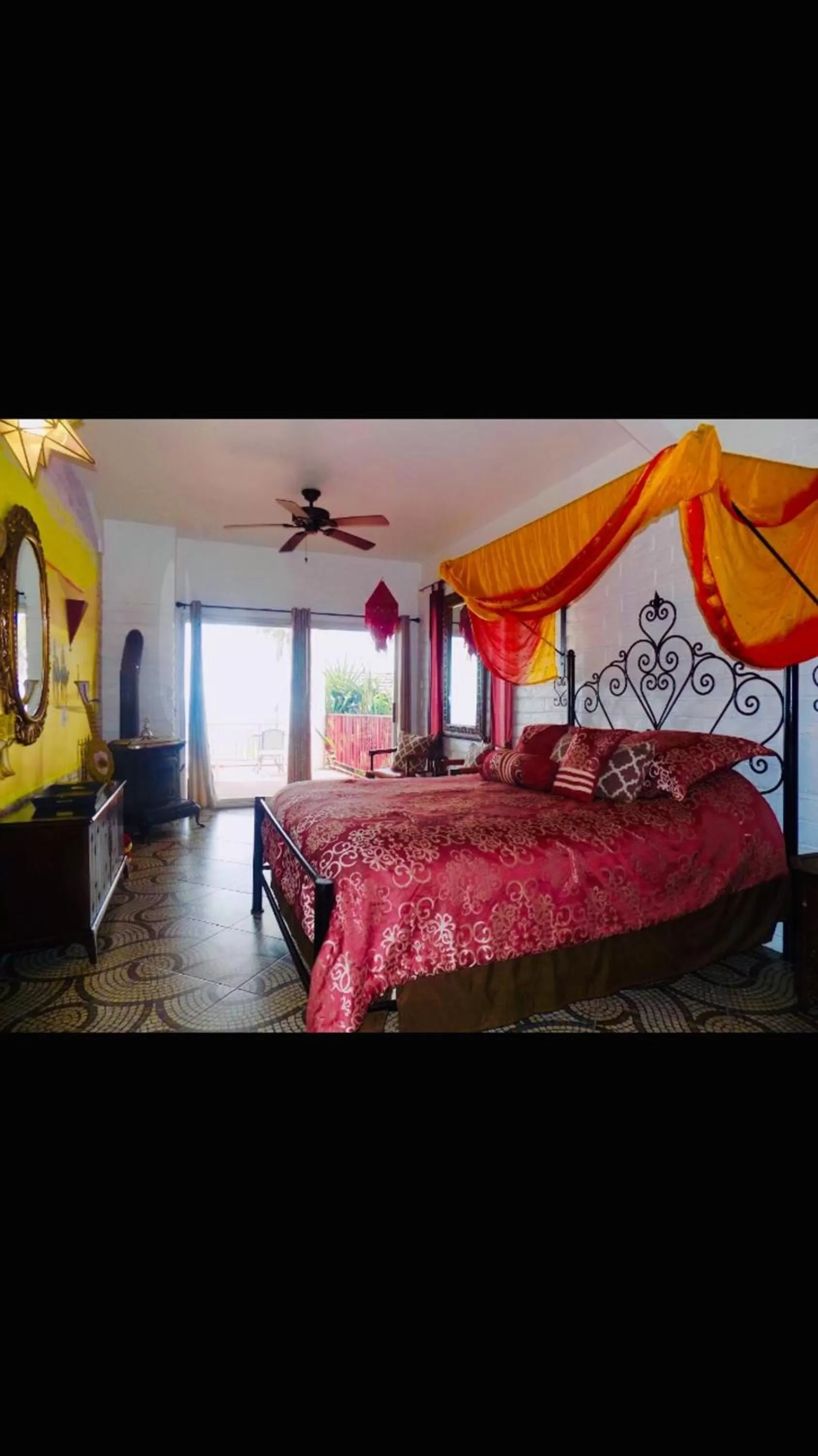 Bed in Poco Cielo Hotel