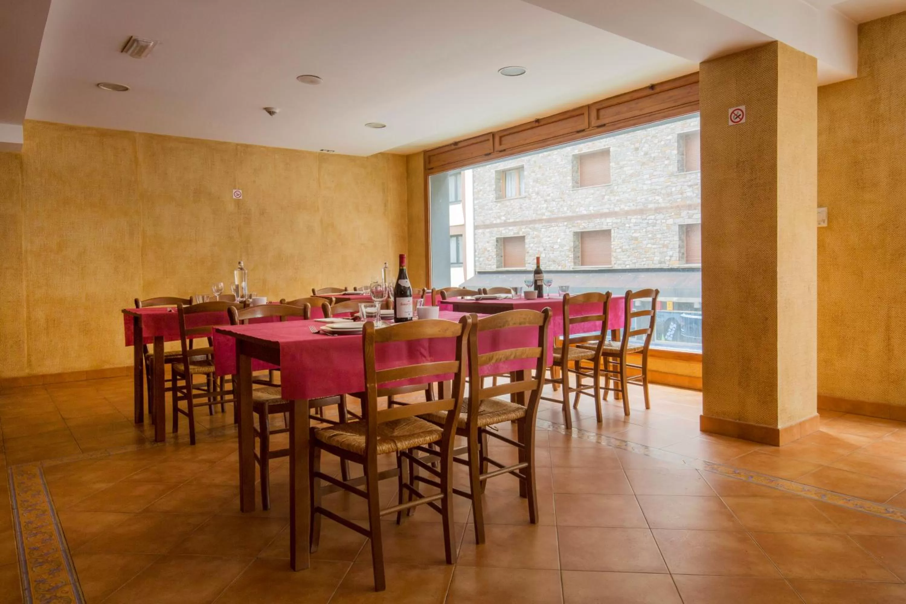 Lounge or bar in Hotel Catalunya Ski by Nexta