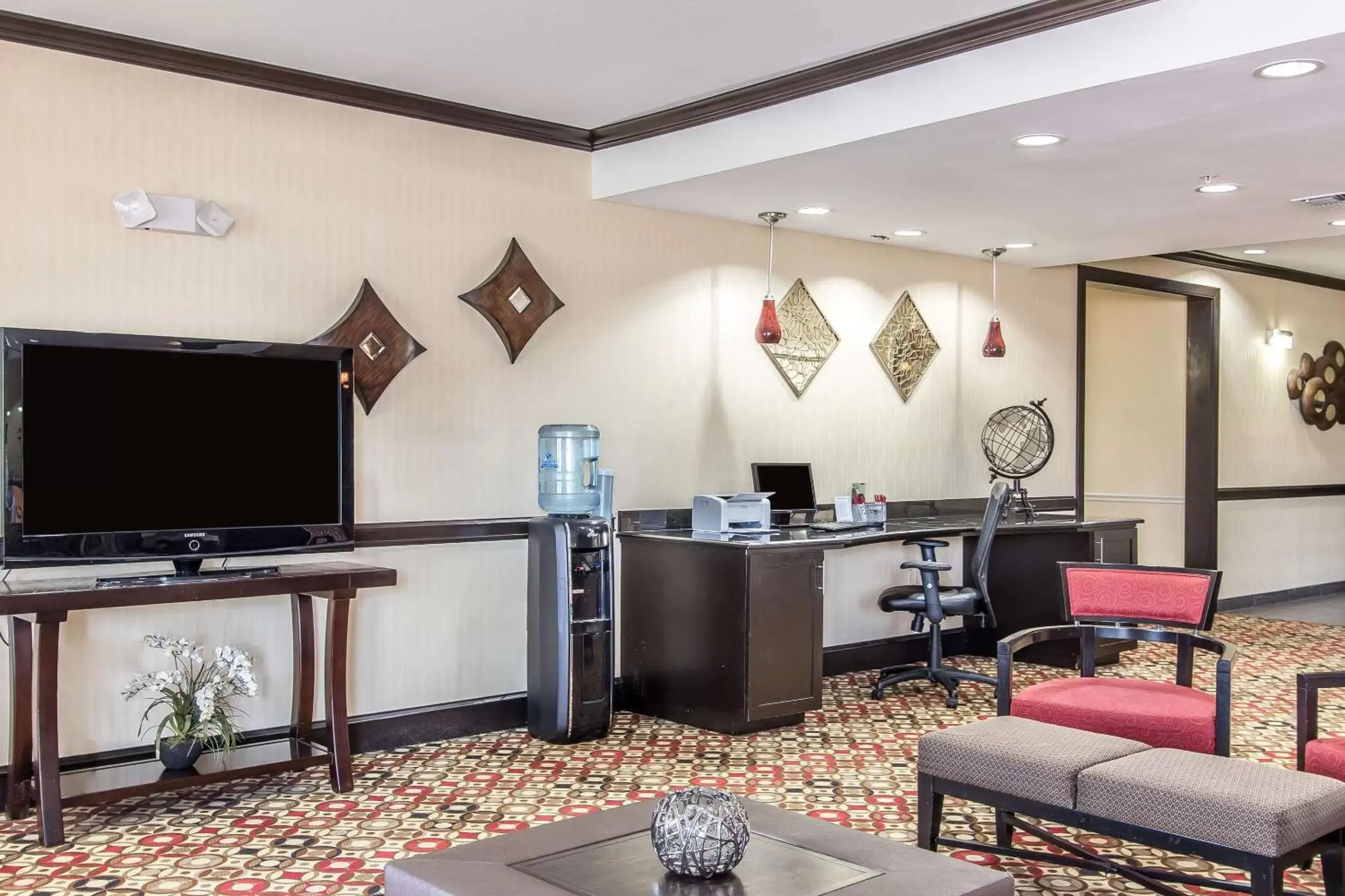 Lobby or reception, TV/Entertainment Center in Comfort Suites Lawton Near Fort Sill