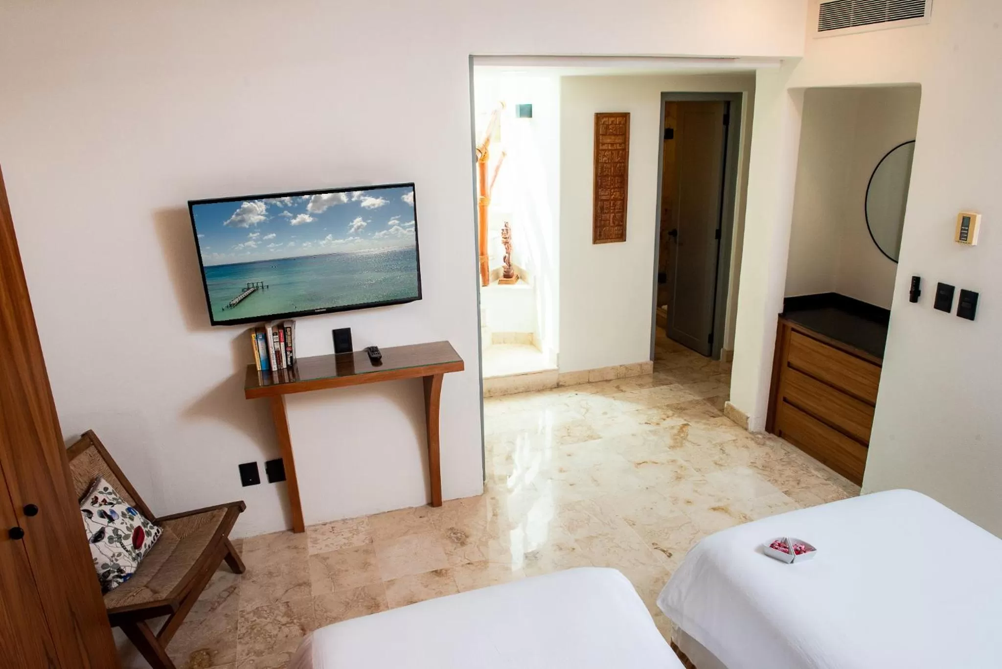 TV and multimedia, Bed in Maya Villa Condo Hotel and Beachclub