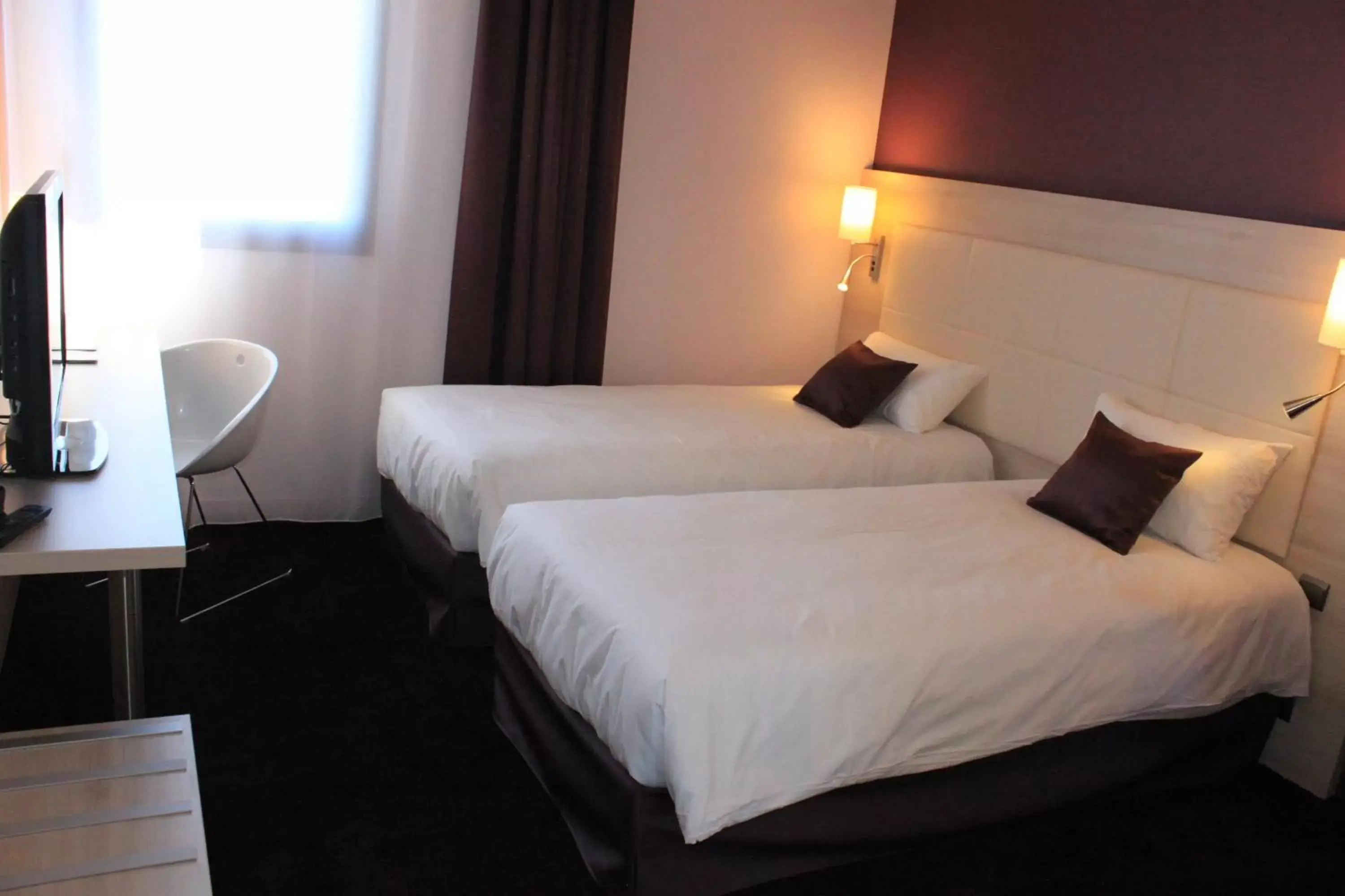 Photo of the whole room, Bed in Brit Hotel Vendée Mer