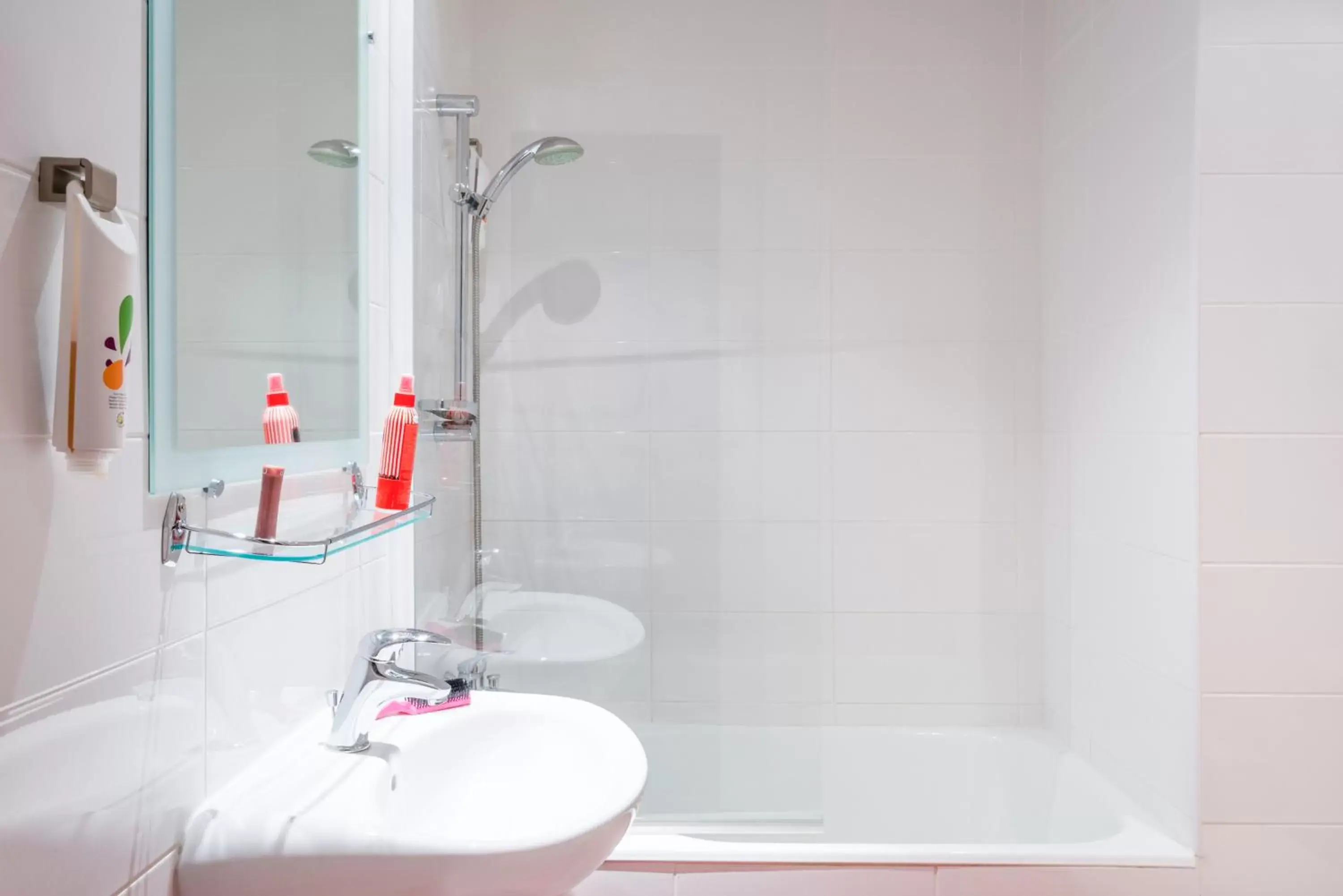 Shower, Bathroom in ibis Styles Asnieres Centre