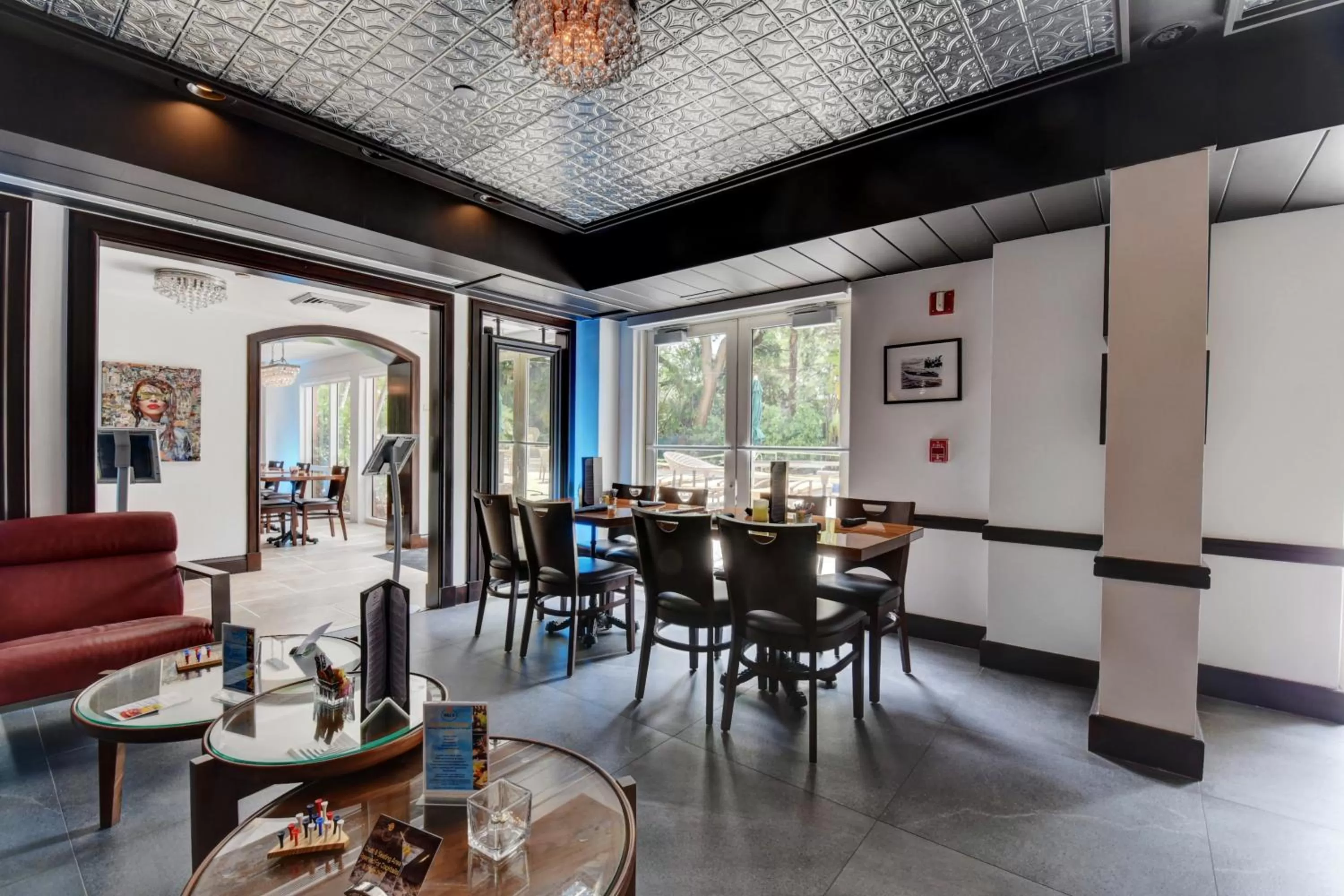 Restaurant/places to eat in The Mutiny Luxury Suites Hotel