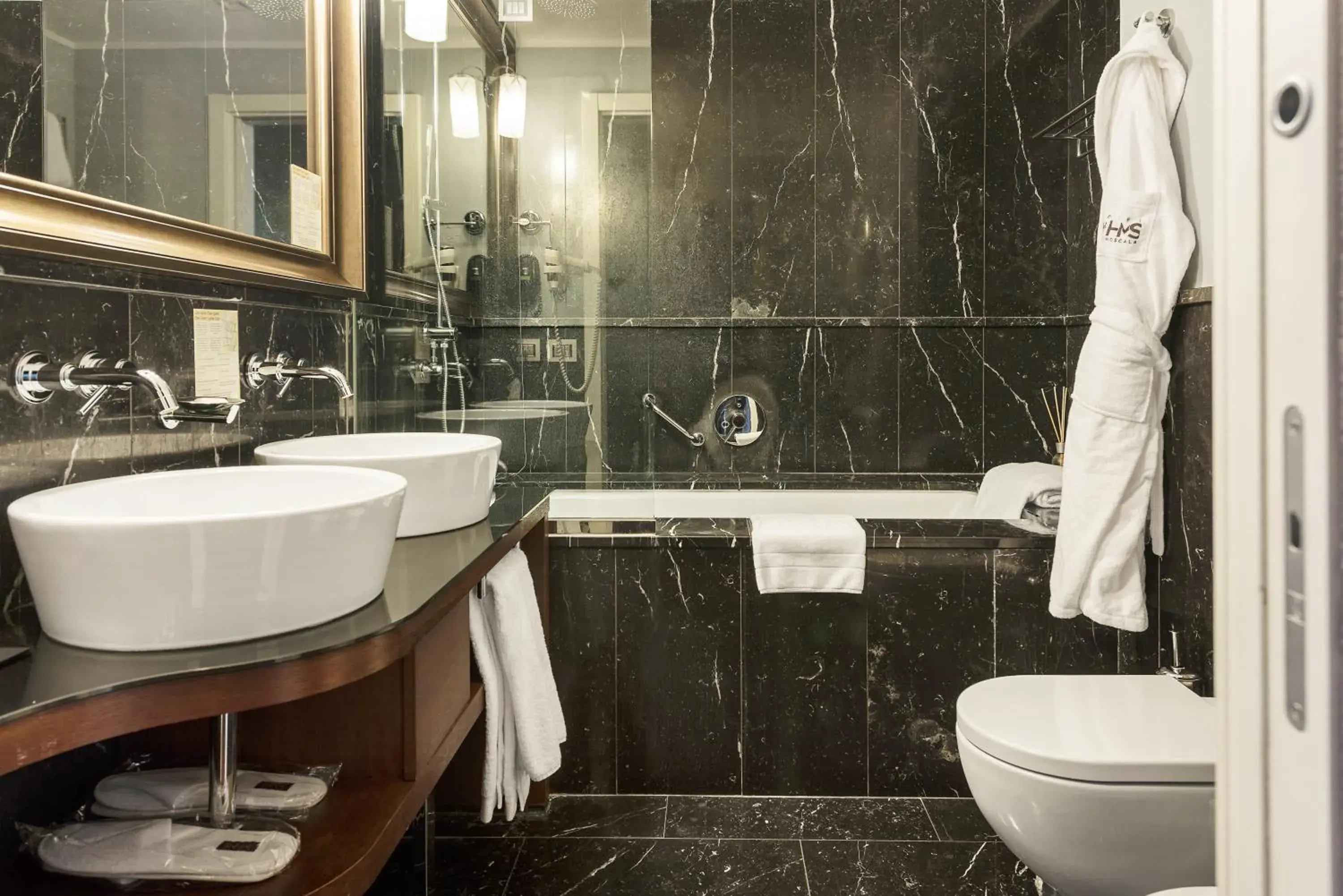 Bathroom in Hotel Milano Scala
