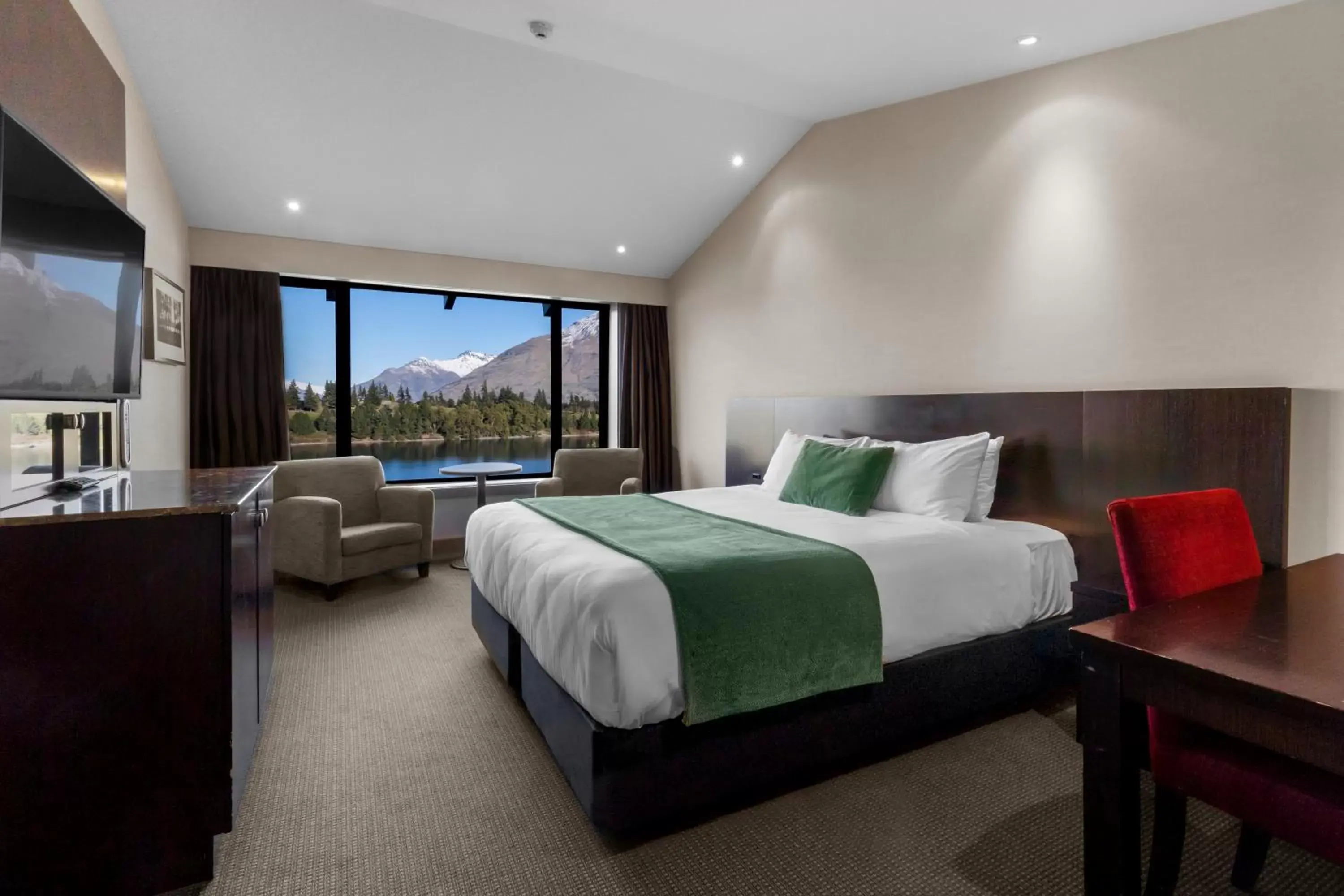 Bed in Copthorne Hotel & Resort Lakefront Queenstown