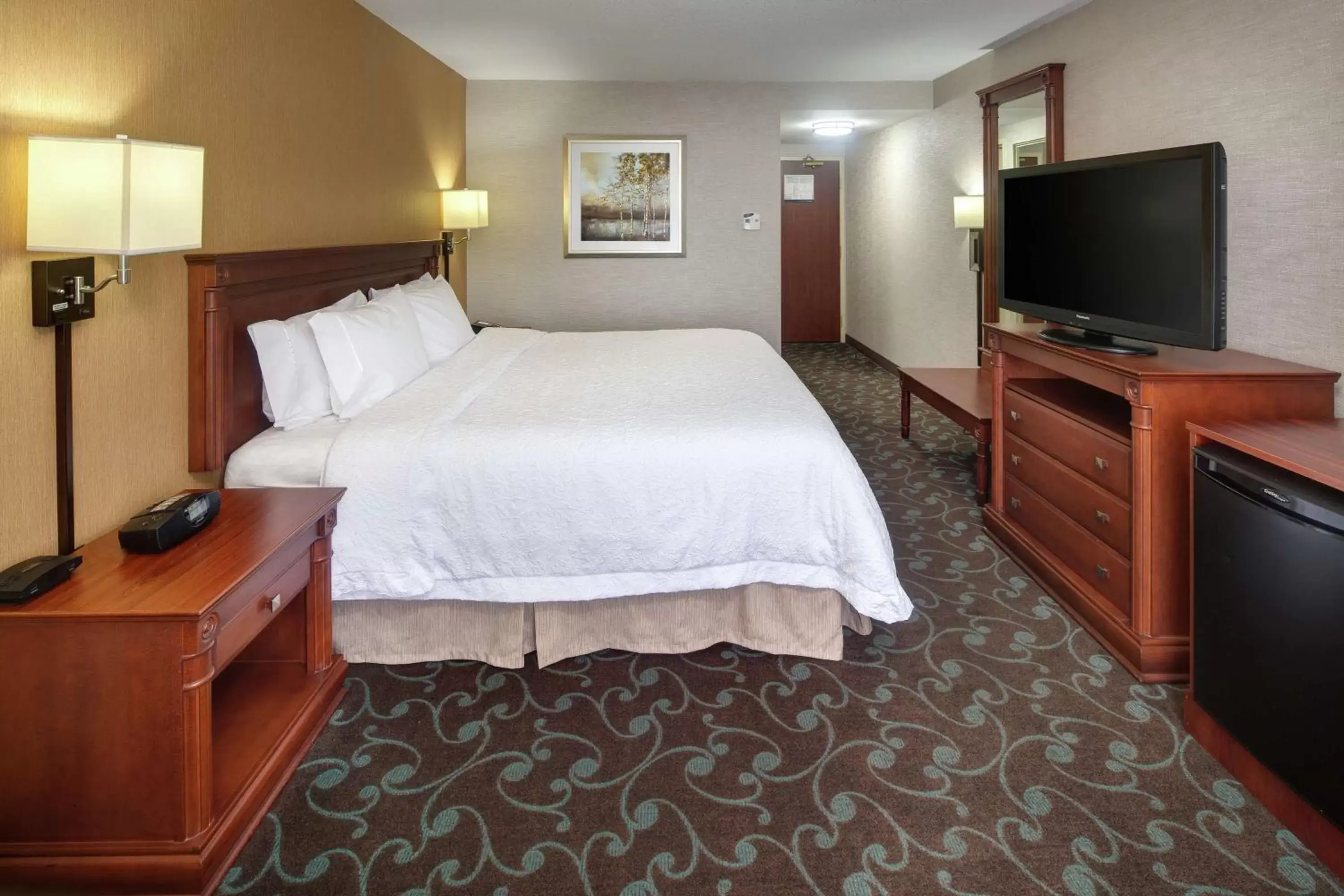 Bedroom, Bed in Hampton Inn & Suites by Hilton Toronto Airport