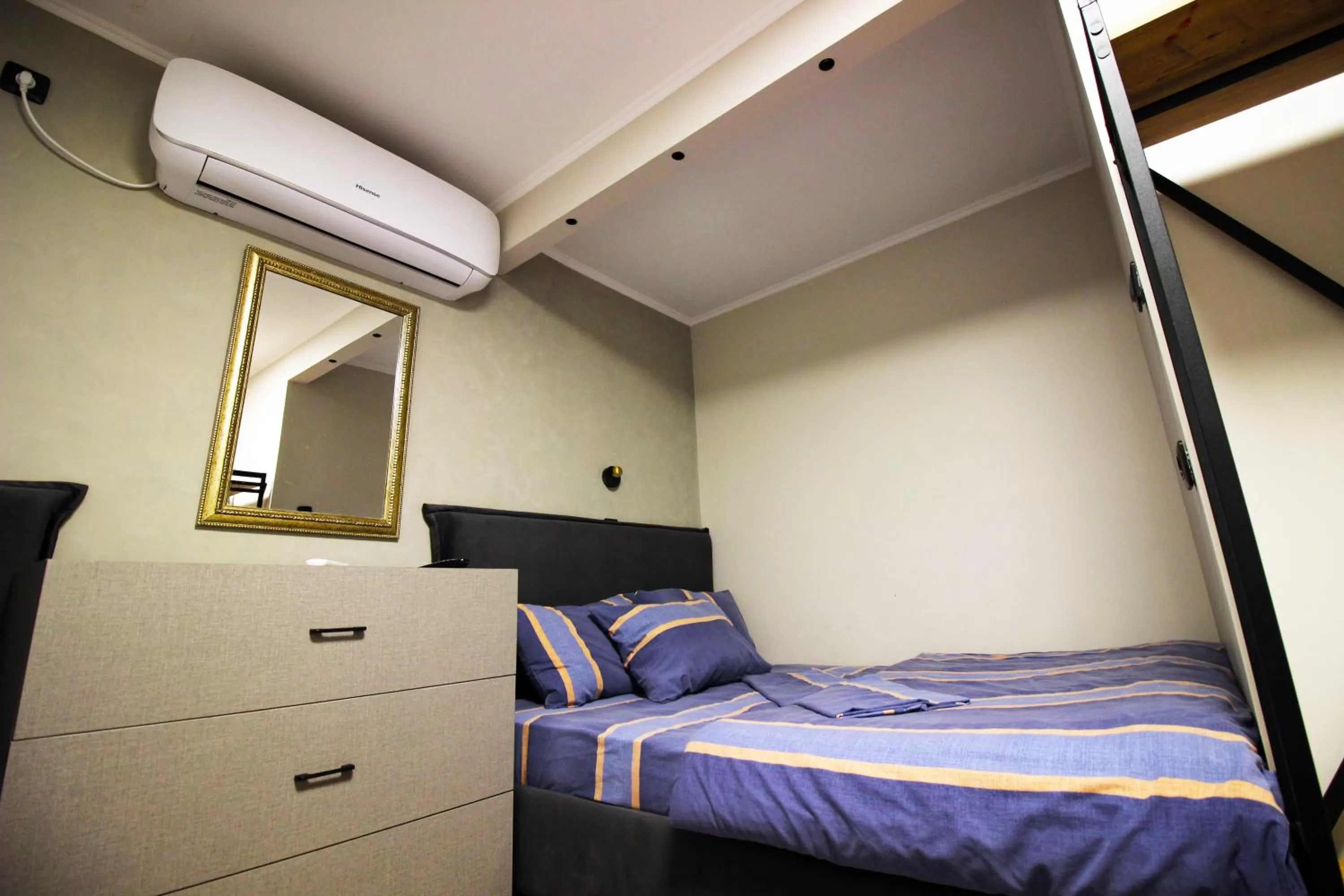 Living room, Bed in Sunset Inn