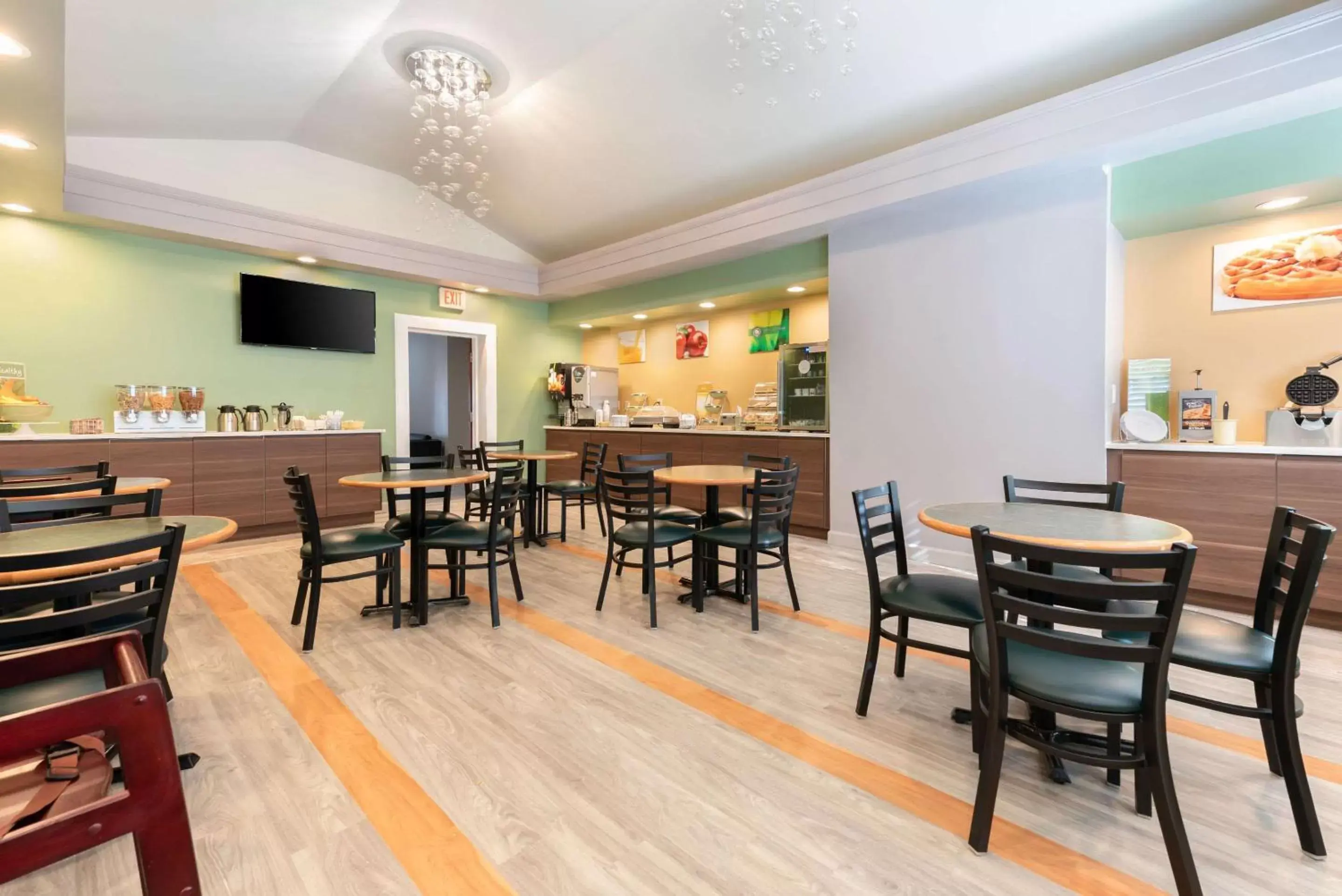 Restaurant/Places to Eat in Quality Inn - Fairborn