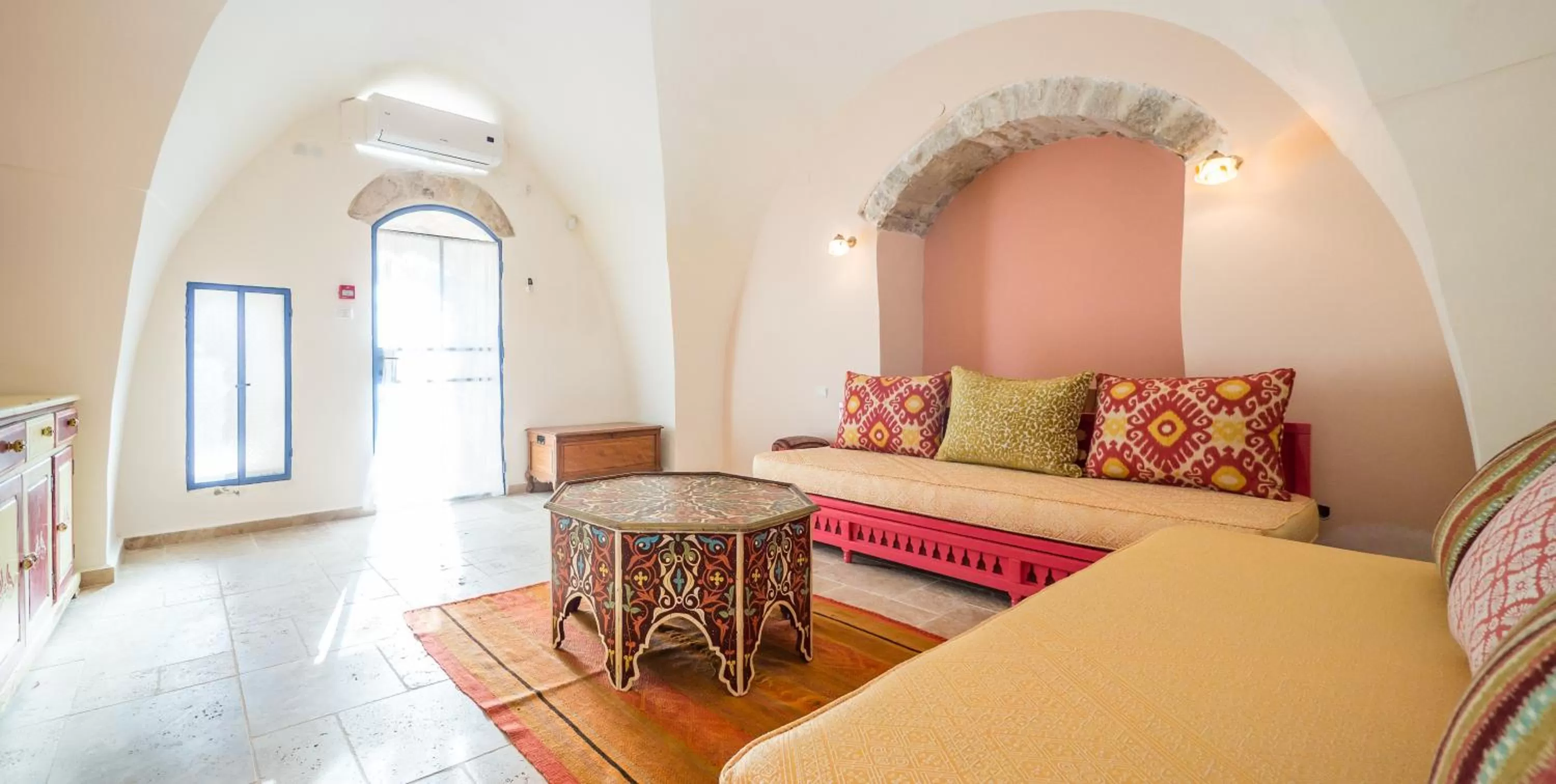 Massage in The Way Inn - Boutique Suites