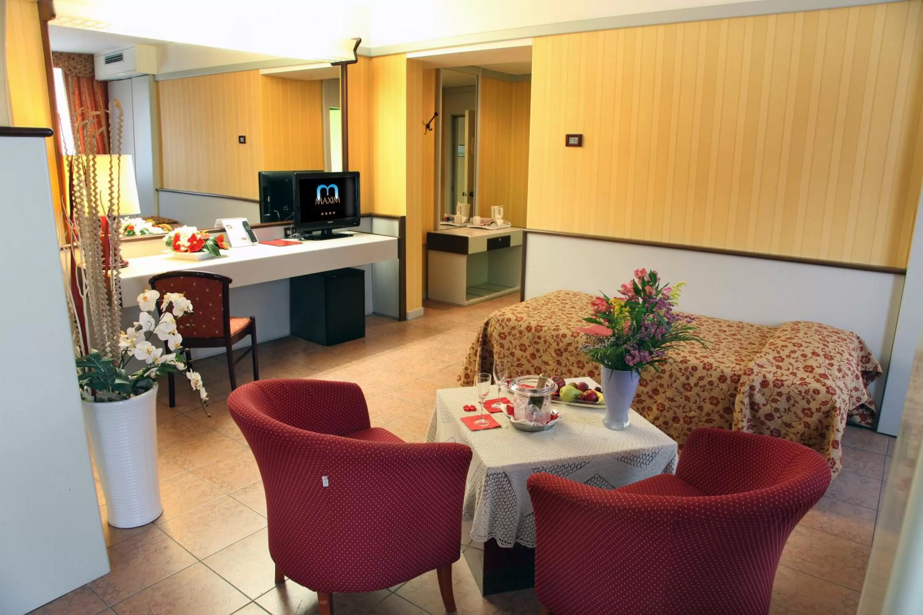 Photo of the whole room in Hotel Maxim