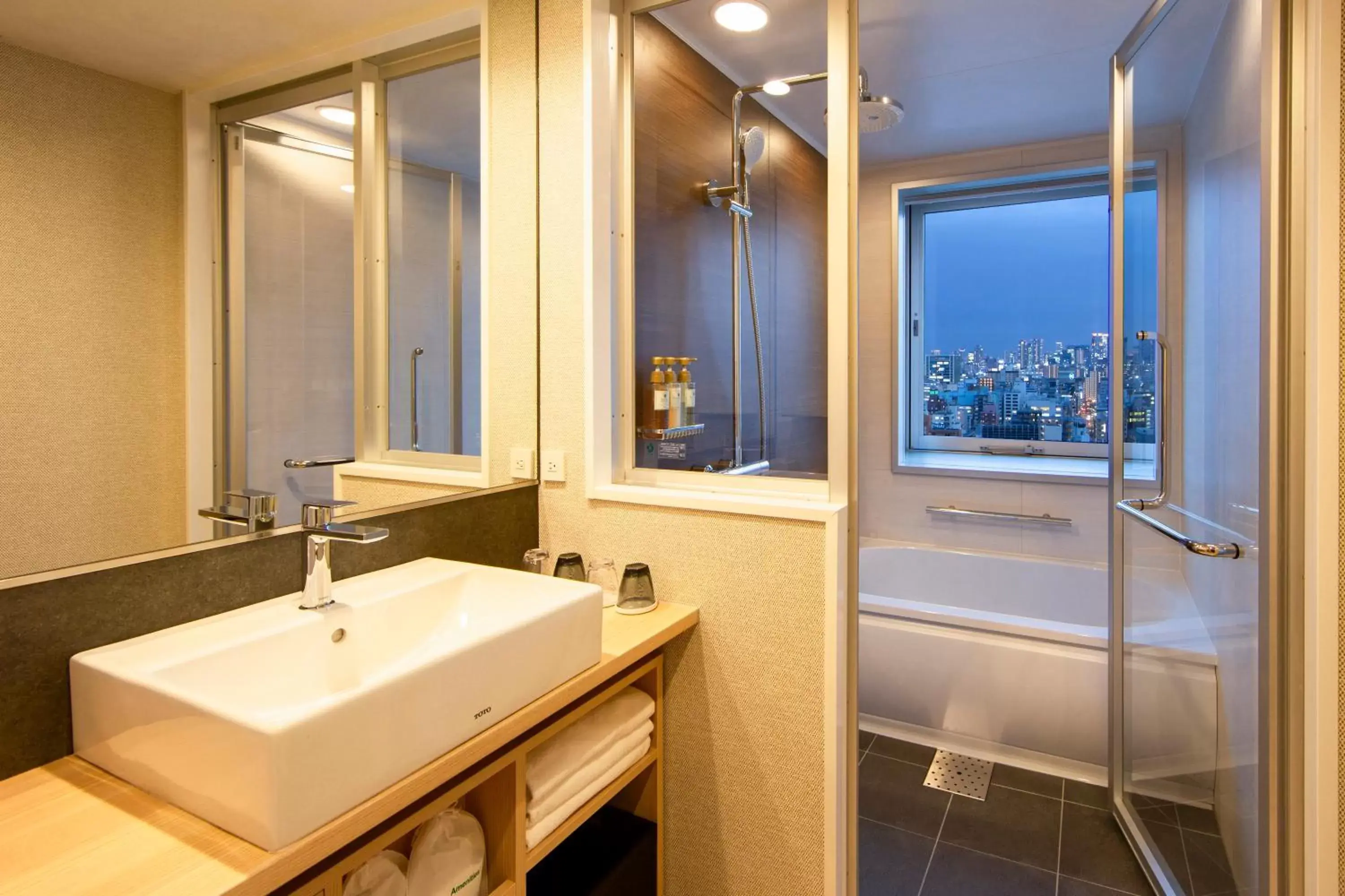 Bathroom in karaksa hotel grande Shin-Osaka Tower