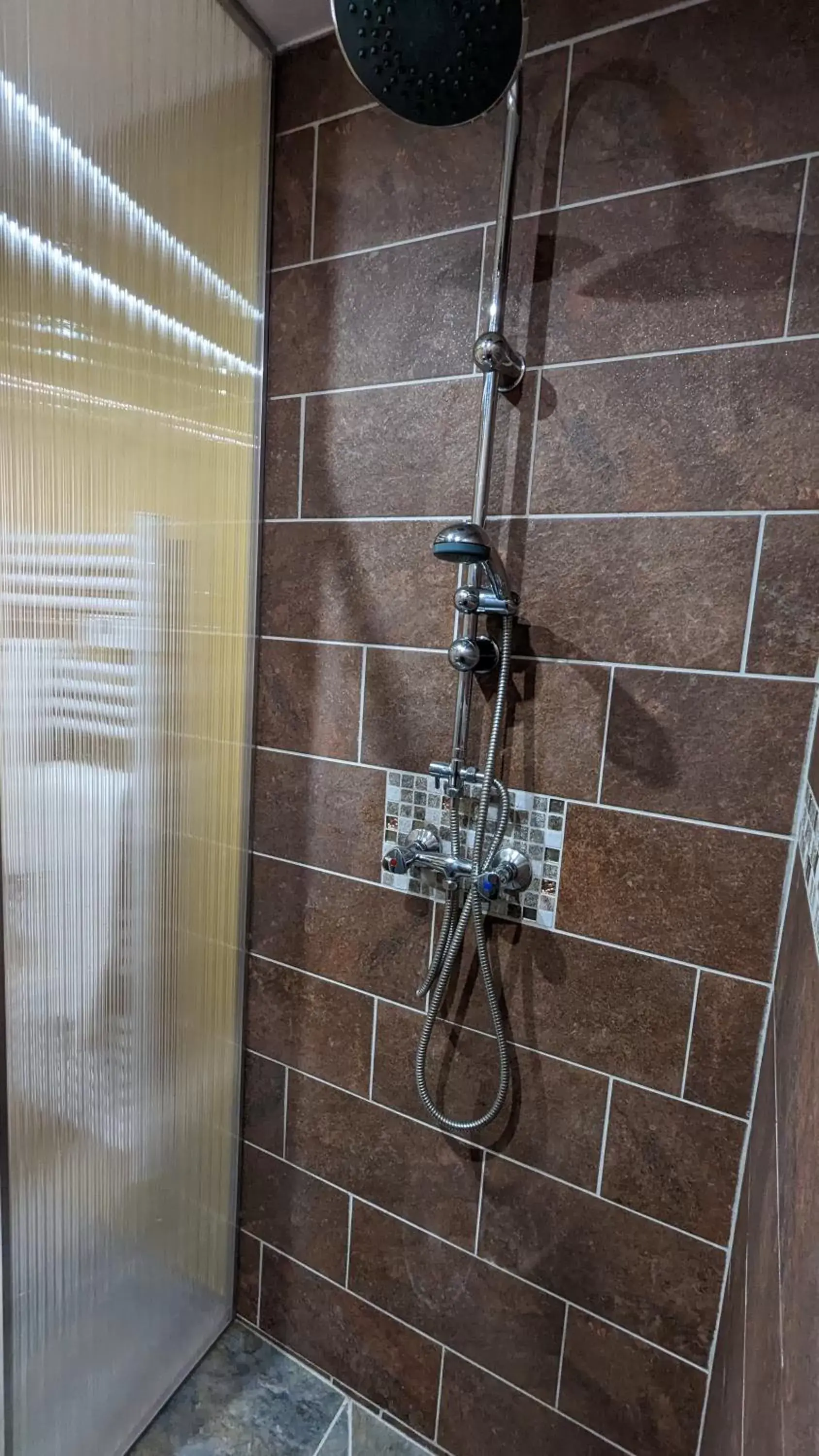 Shower, Bathroom in Au Richebourg Nogent