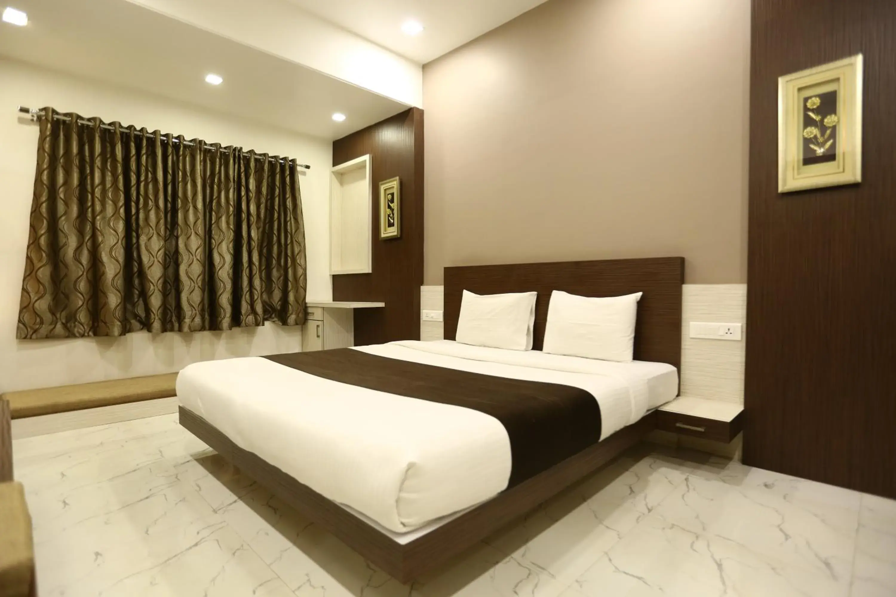Bed in Hotel Madhuri Executive