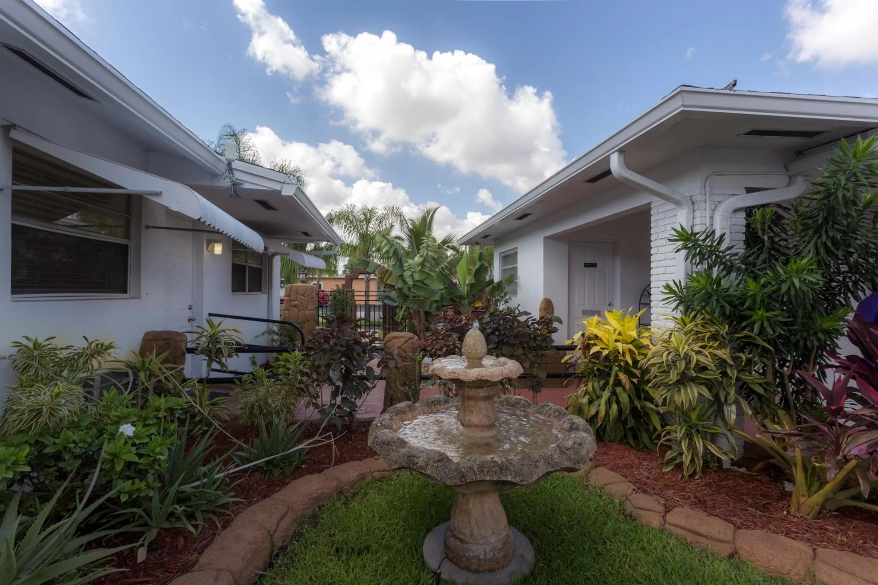 Garden in Green Seas Motel