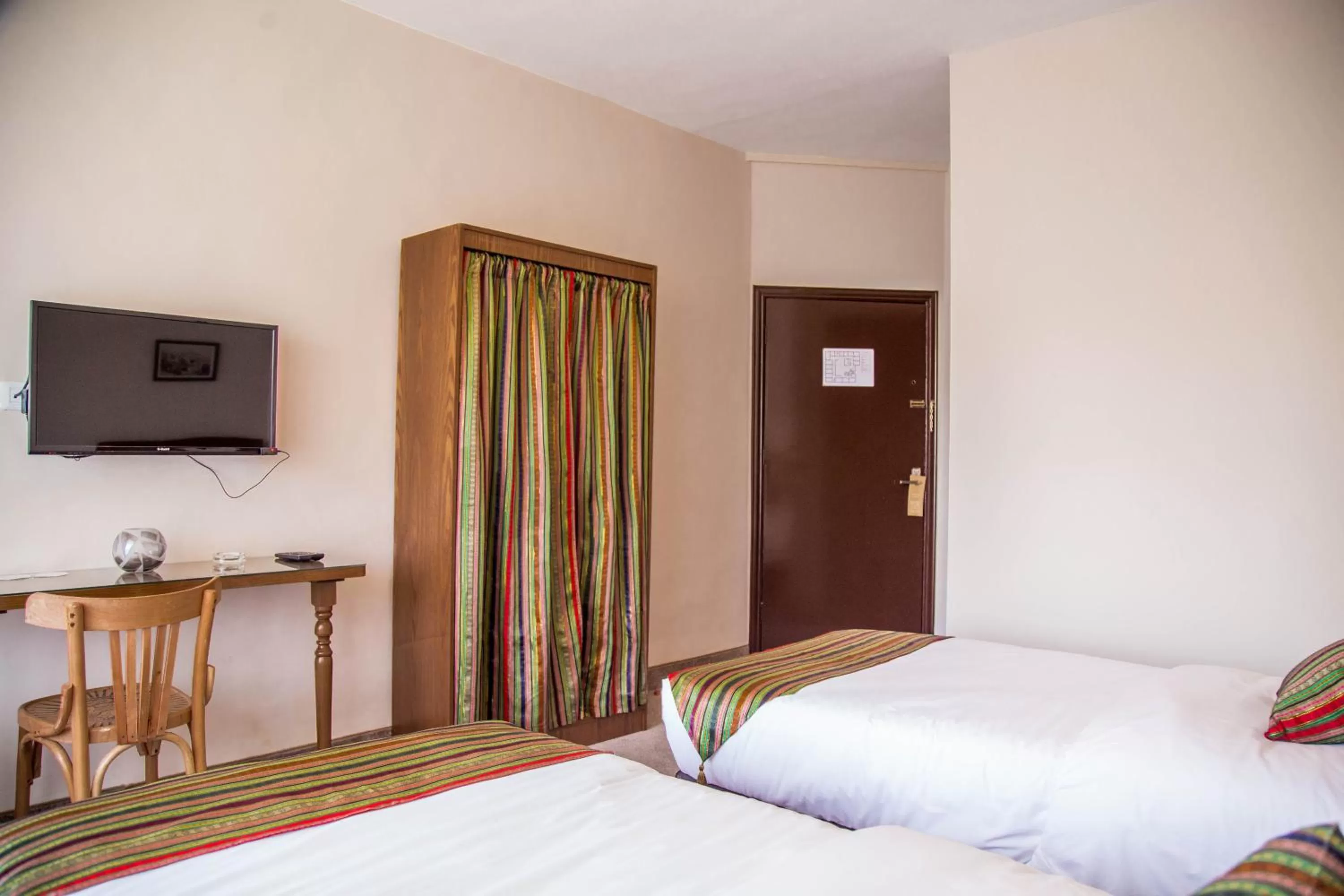 Photo of the whole room, Bed in Antika Amman Hotel